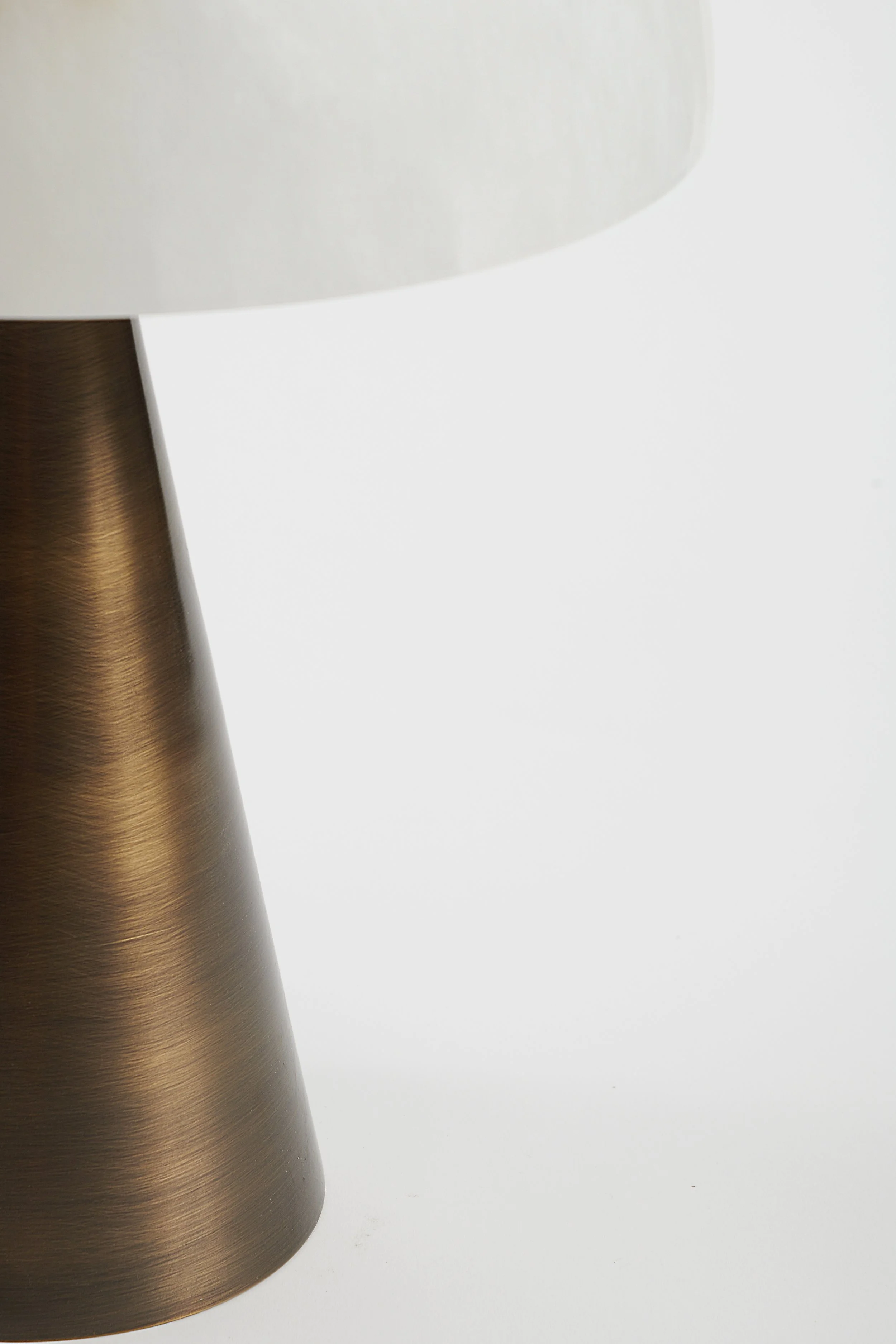 Matlight-Table-Lamp-Fungotto-Alabaster-Bronze-05.jpg