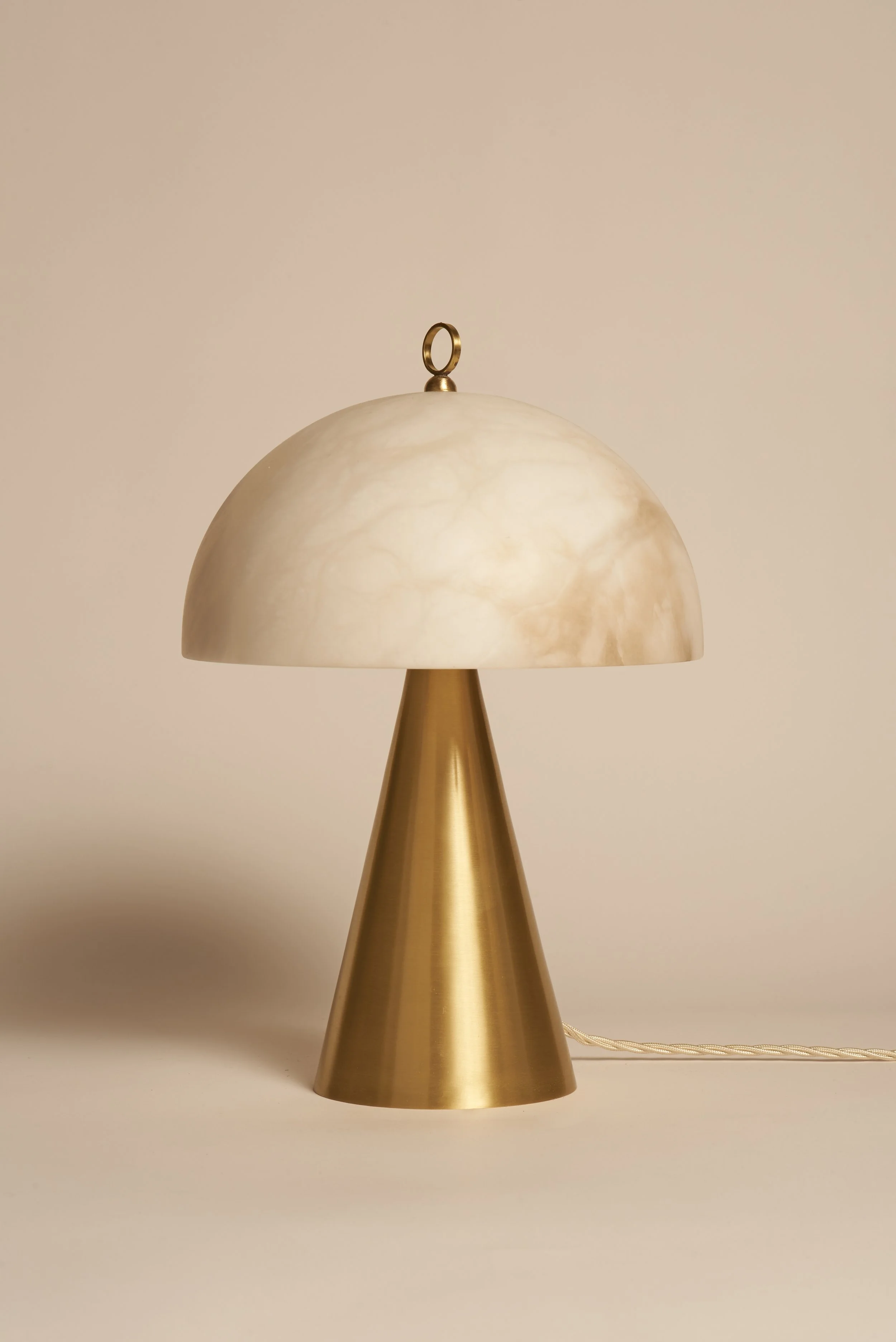 Matlight-table-lamp-Funghetto-alabaster-brass-02aa.jpg