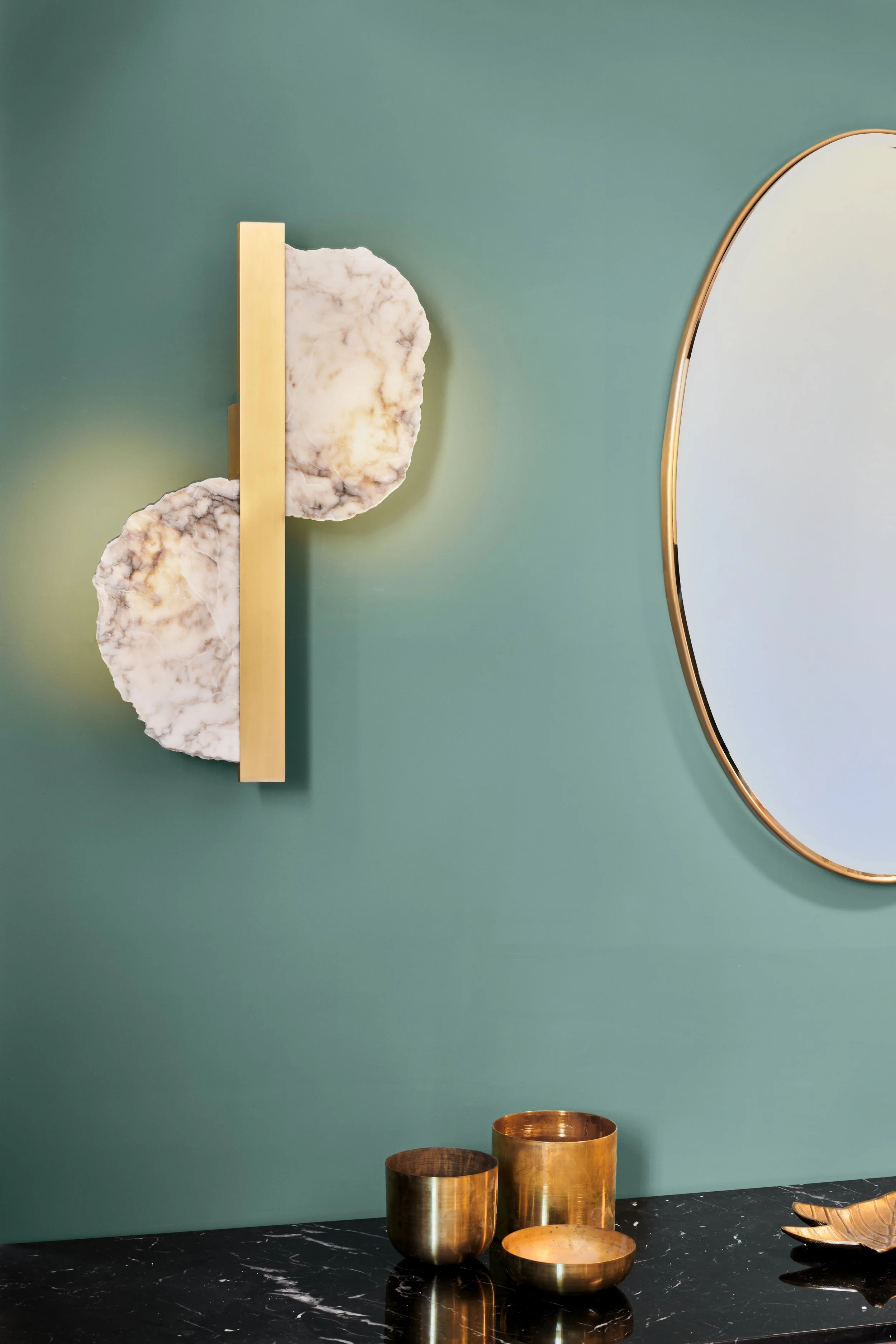 Matlight-wall-sconce-Eclipse-alabaster-brass-05 .jpg