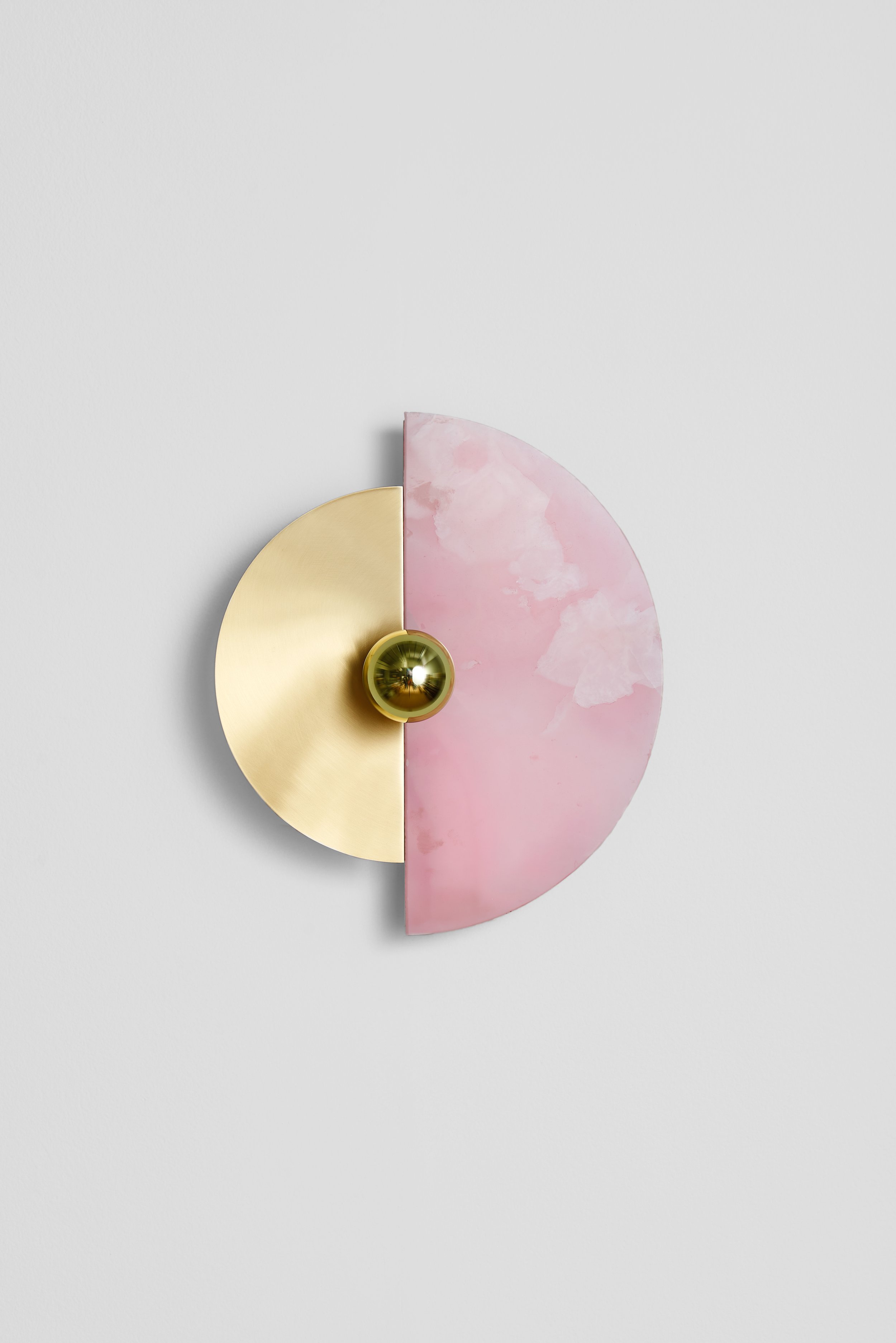 Matlight-wall-sconce-Levante-pink-onyx-brass-02.jpg