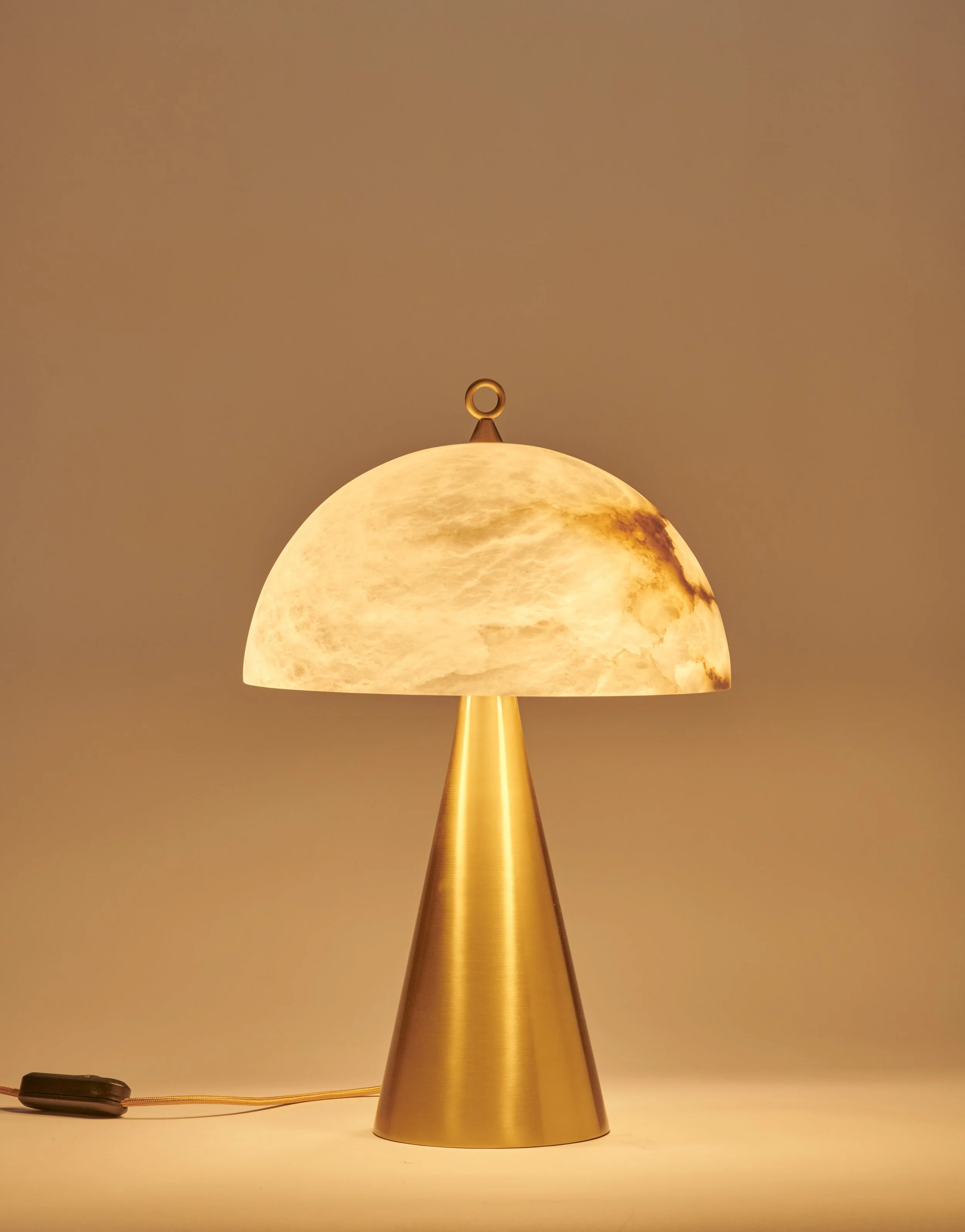 Matlight-Table-lamp-Fungotto-Alabaster-Brass-03.jpg