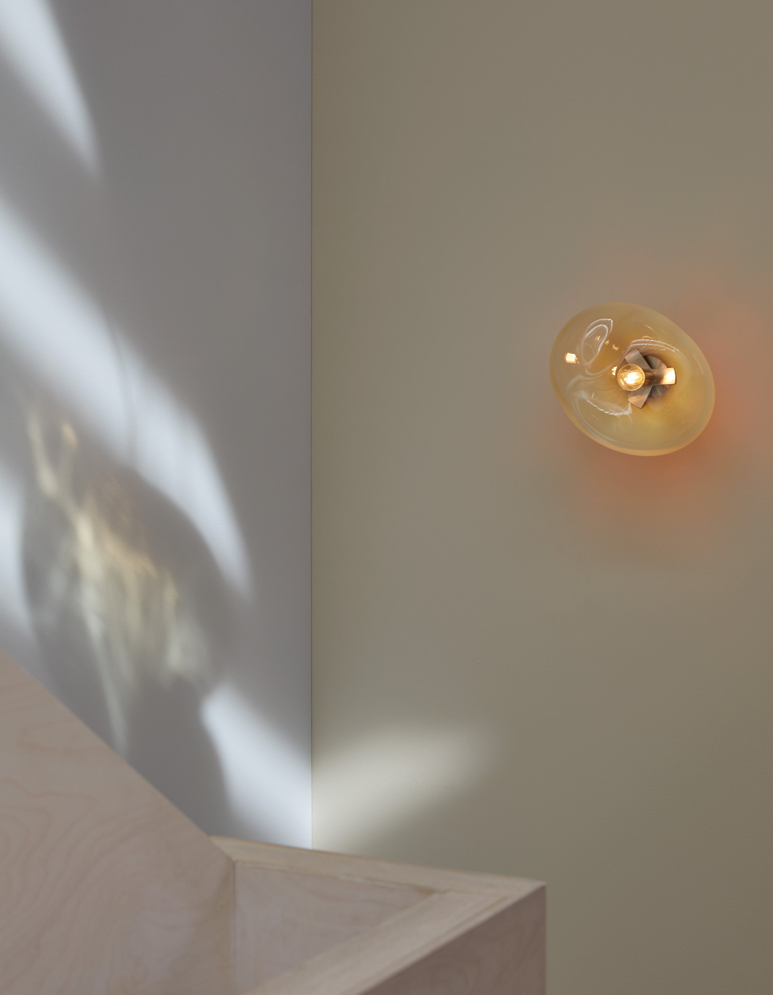 ELOA_2022_05_Wandleuchte_PhotoBy_MartinMueller_StylingBy_NiciTheuerkauf_RGB_LR.jpg