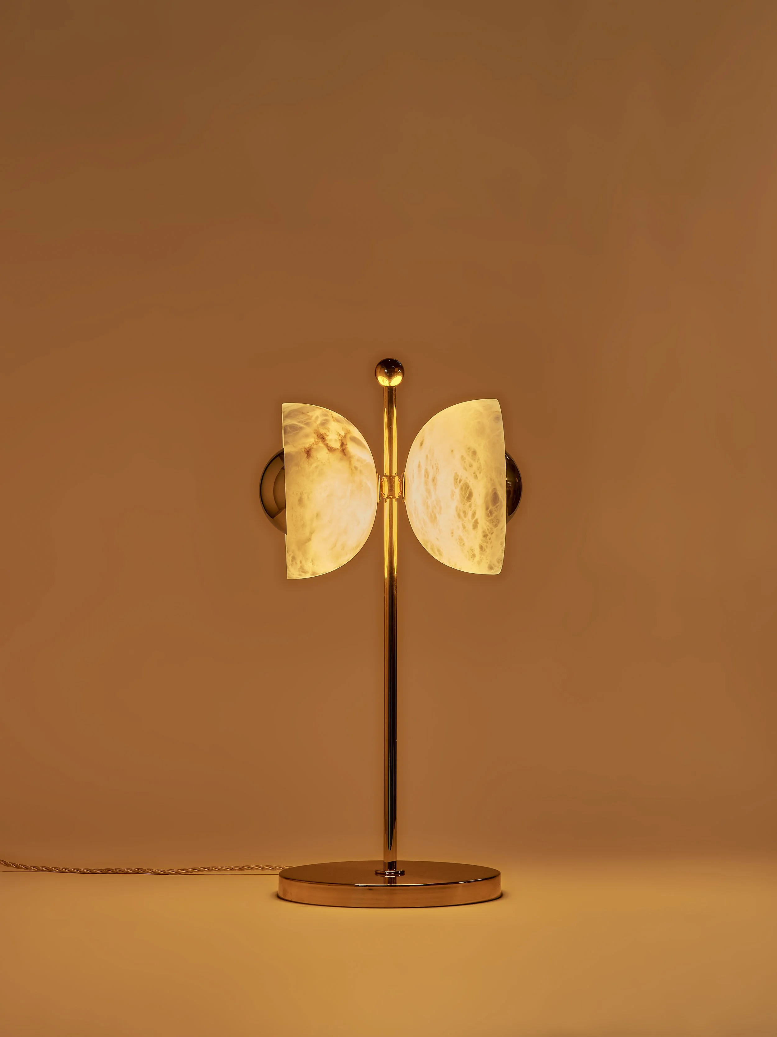 Matlight-table-lamp-butterfly-alabaster-brass-06.jpg