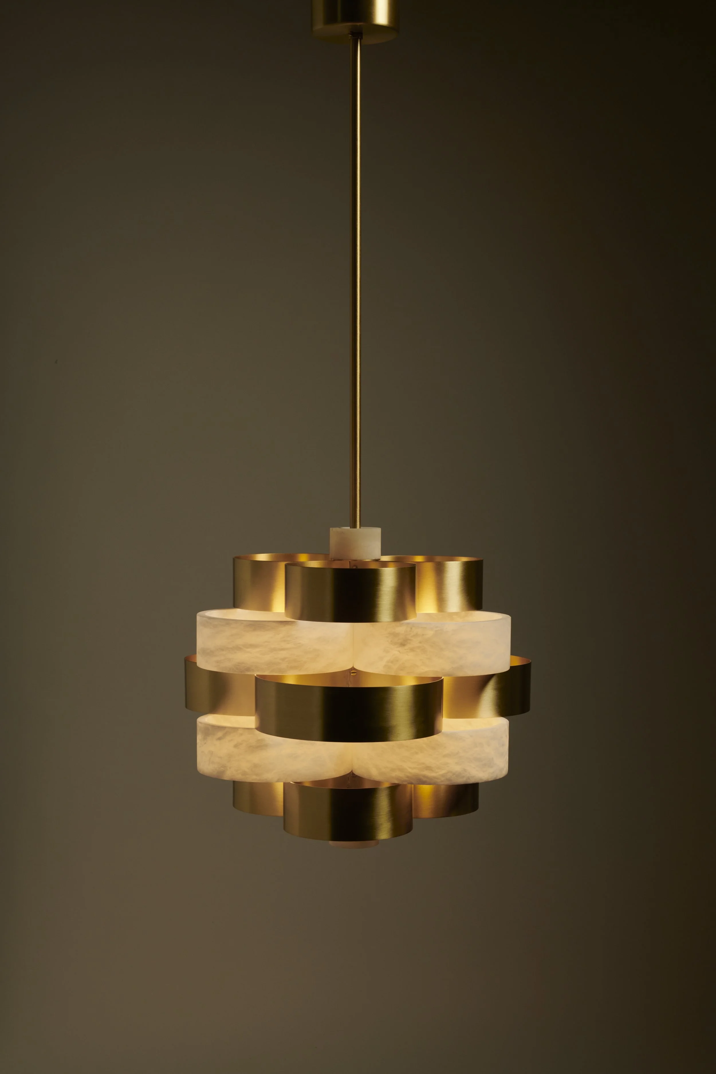 Matlight-chandelier-Vertigo-alabaster-brass-03.jpg