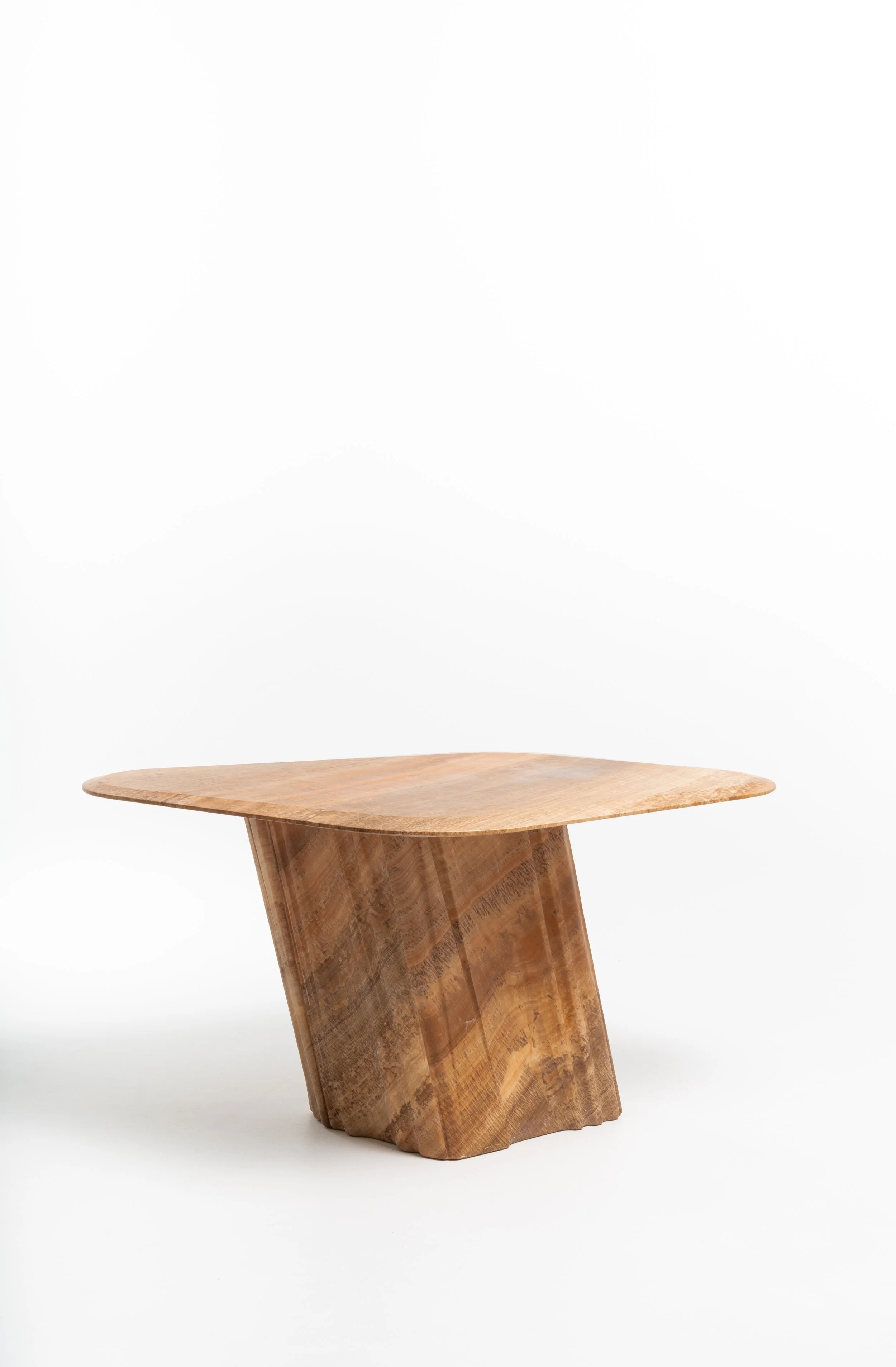 AB_WAVE_Dining table S 1100x950 Serpeggiante Marble 1.jpg