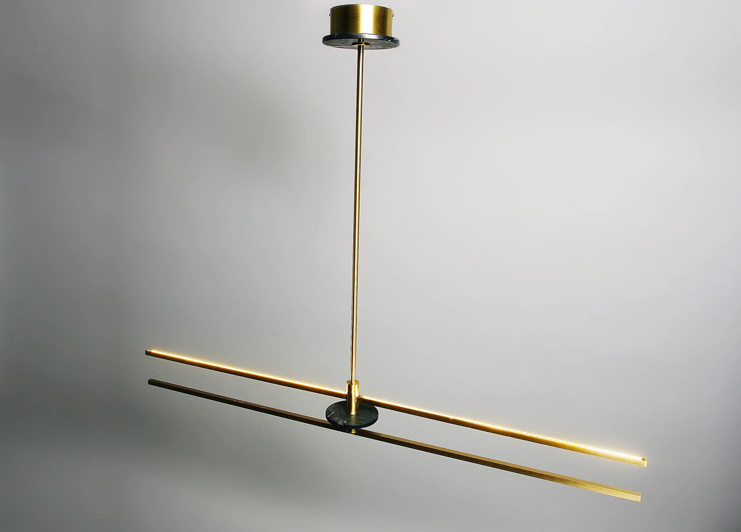 Matlight-chandelier-stick-black-marble-brass-04.jpeg