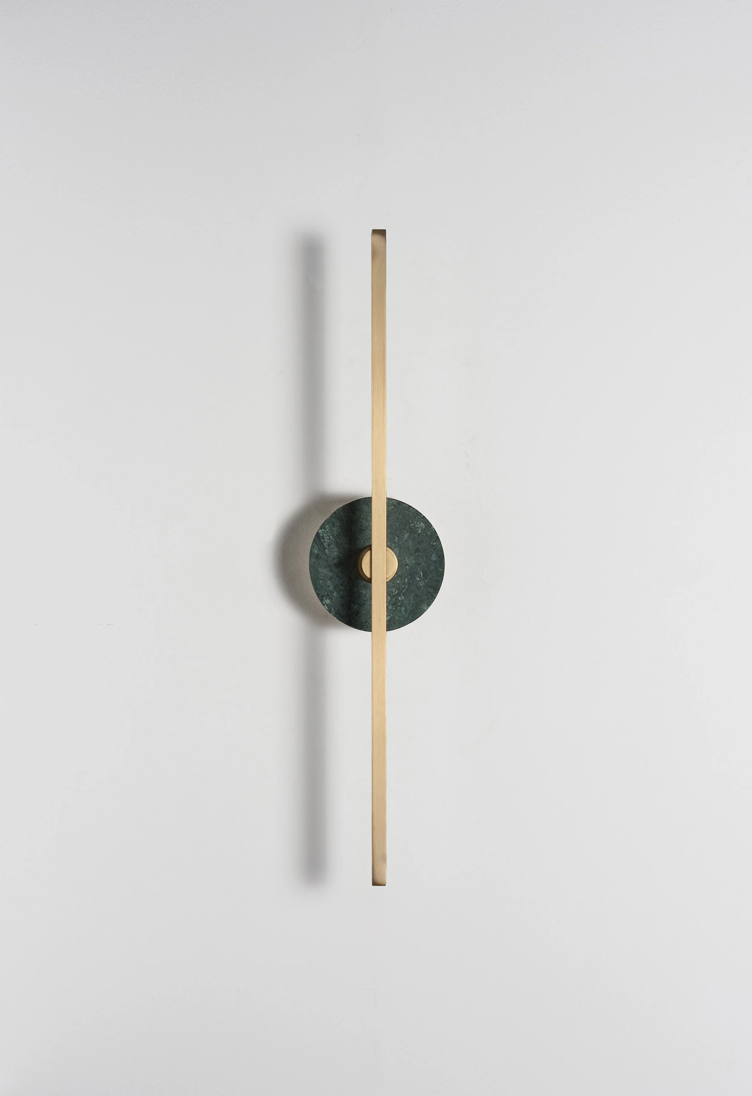Matlight-wall-sconce-stick-green-marble-brass-01.jpg