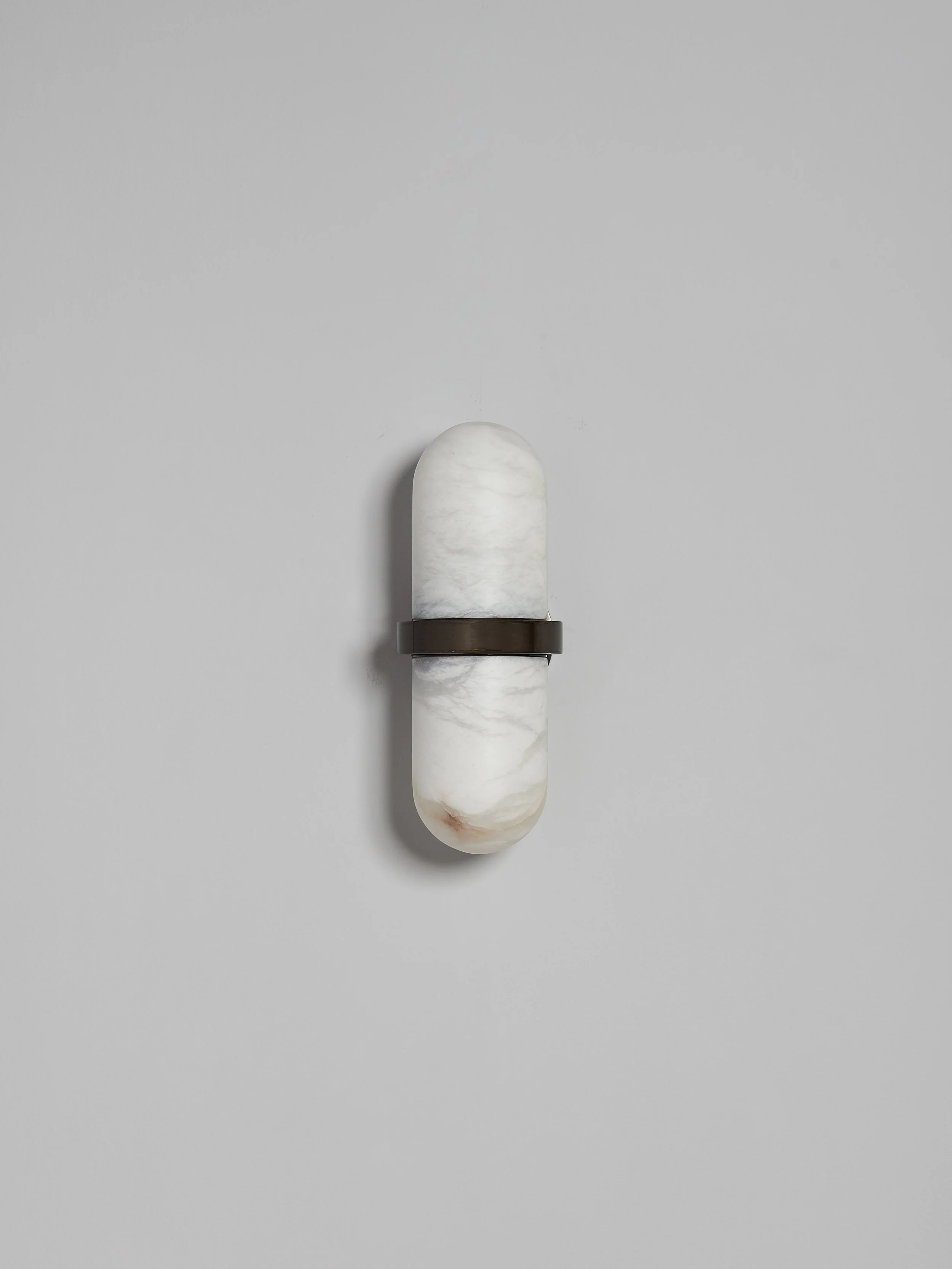 Matlight-Wall-sconce-Pill-alabaster-bronze-by-Droulers-Architecture-02.jpg