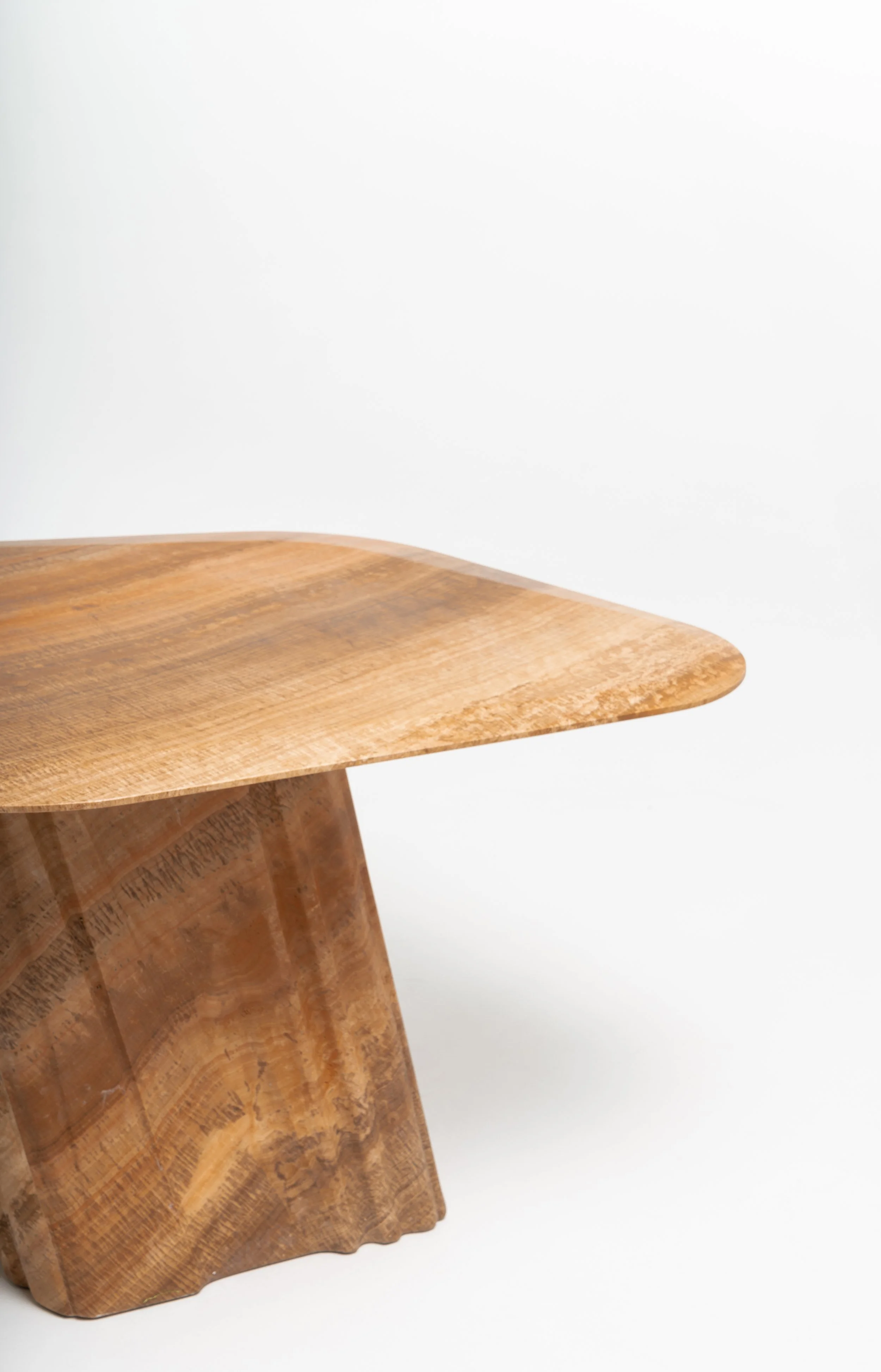 AB_WAVE_Dining table S 1100x950 Serpeggiante Marble 2.jpg