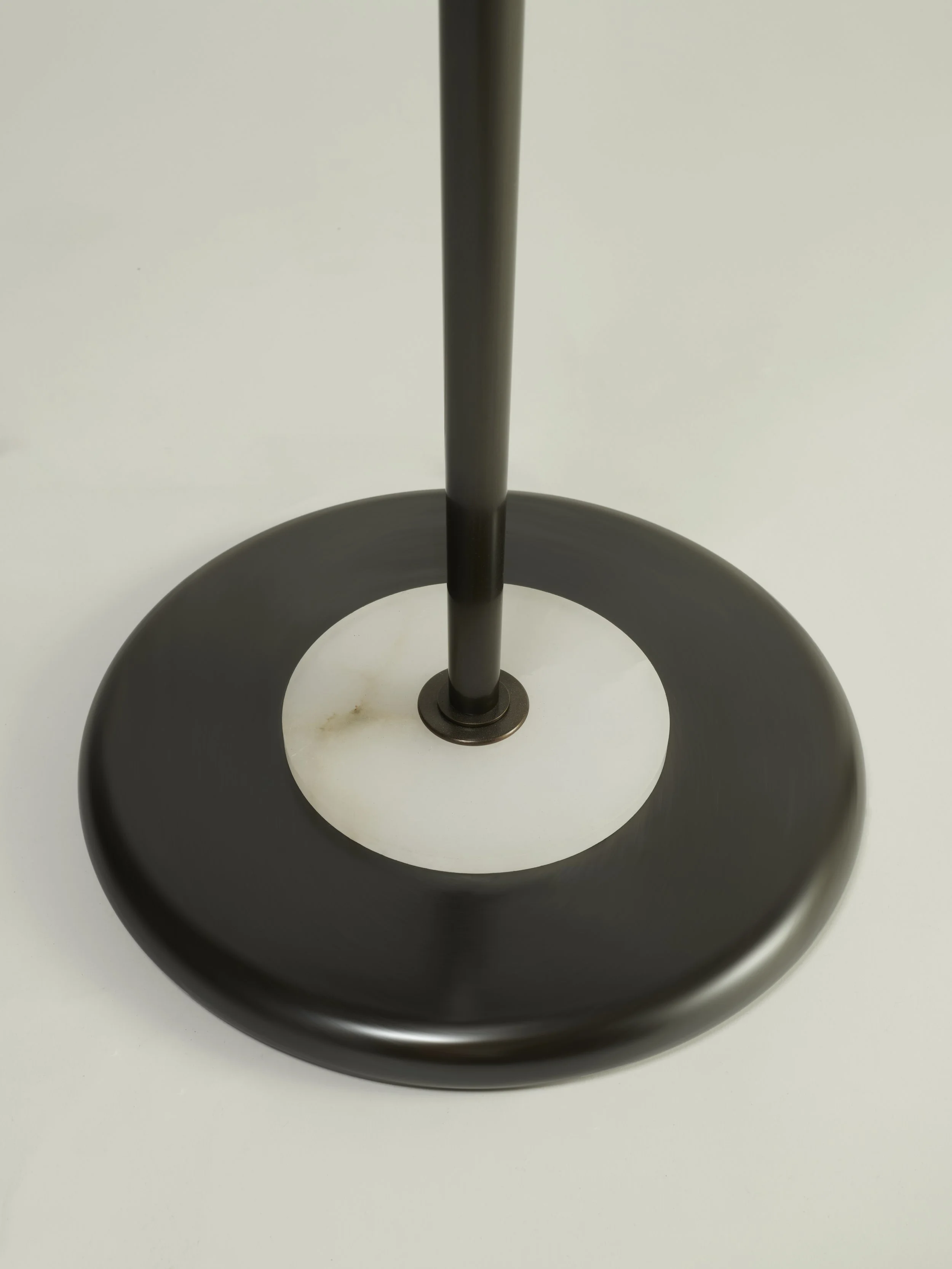 Matlight-Floor-Lamp-Benny-Bronze-Alabaster-05.jpg