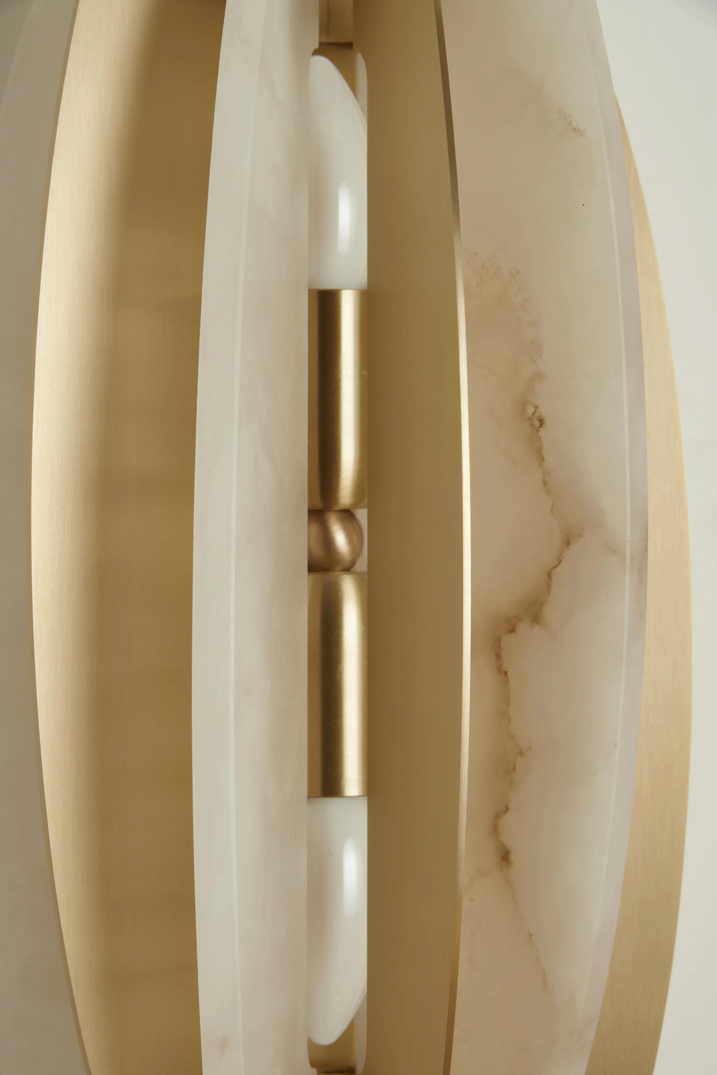 Matlight-wall-sconce-Helios-alabaster-brass-04.jpg