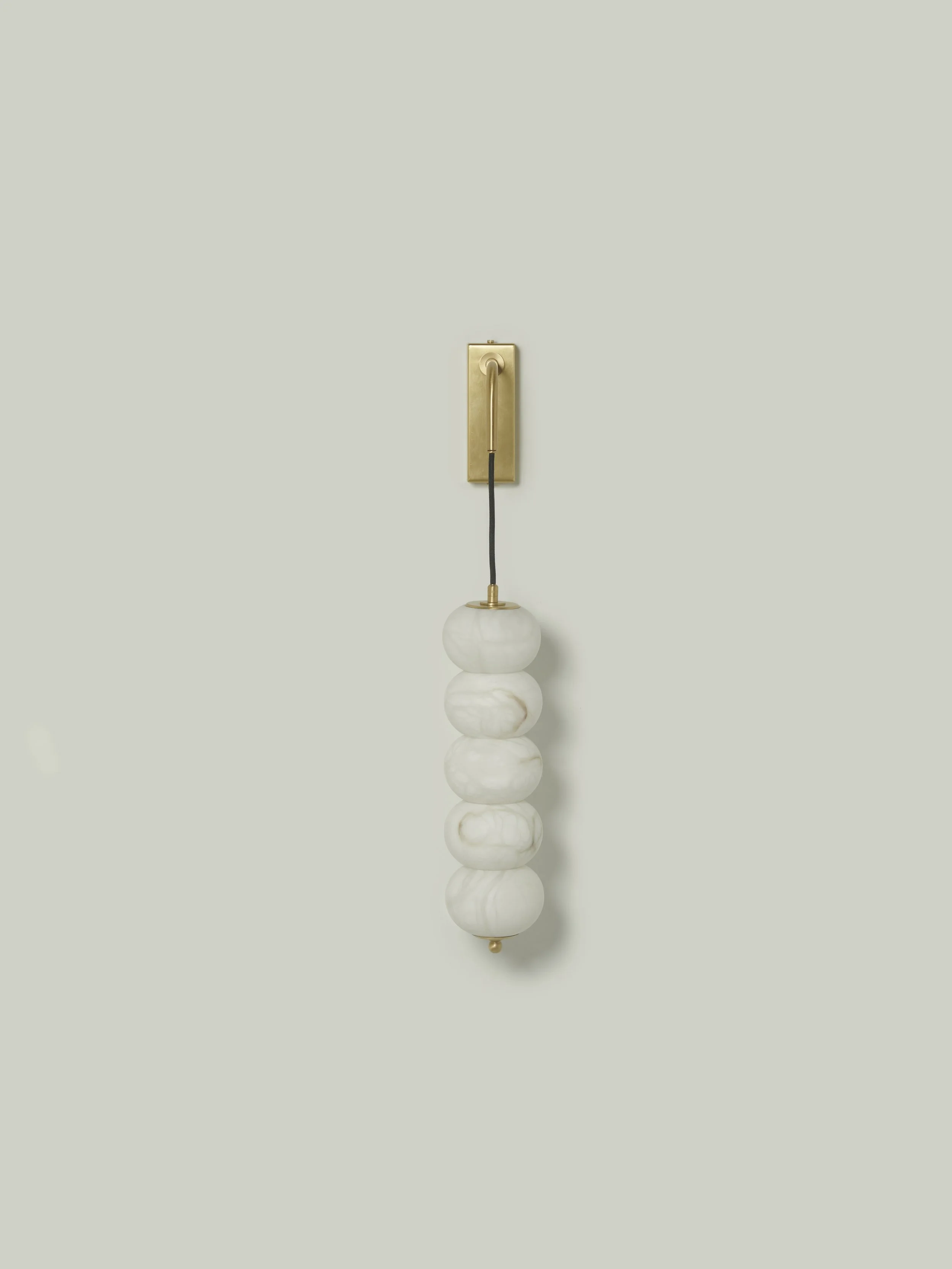 Matlight-wall-sconce-Campanula-alabaster-satin-brass-02.jpg
