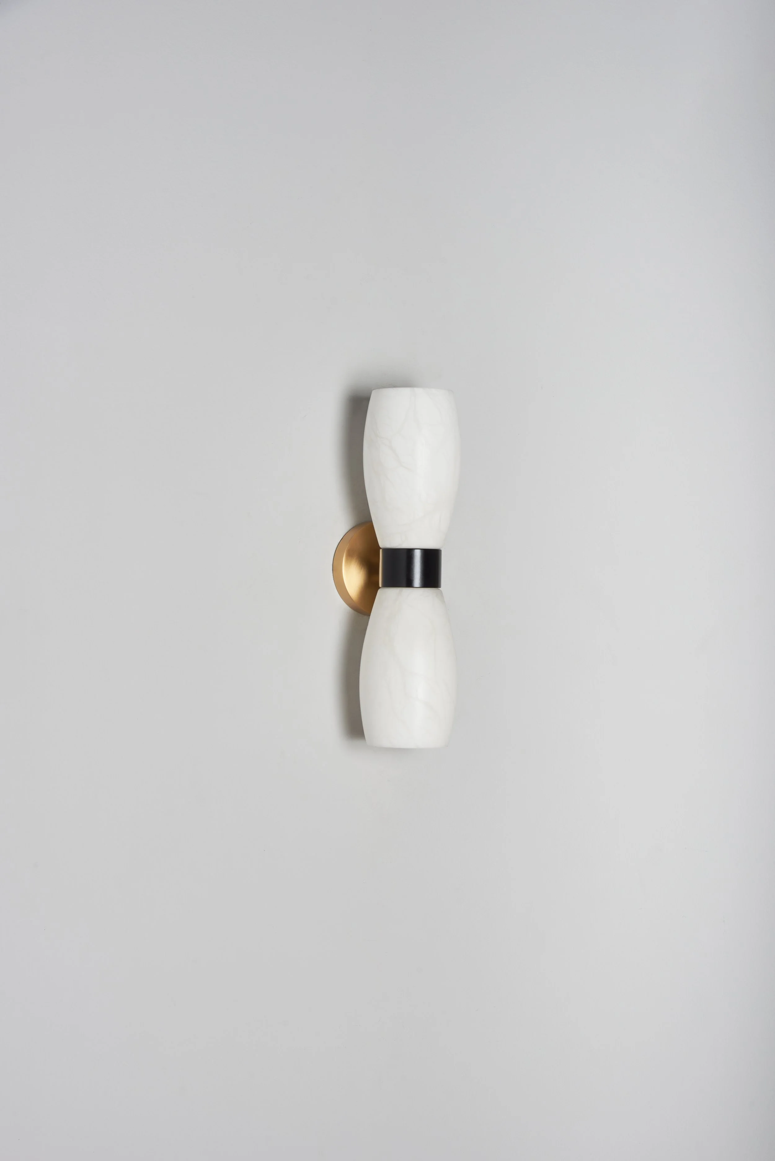 Matlight-wall-sconce-Demetra-alabaster-brass-03.jpg
