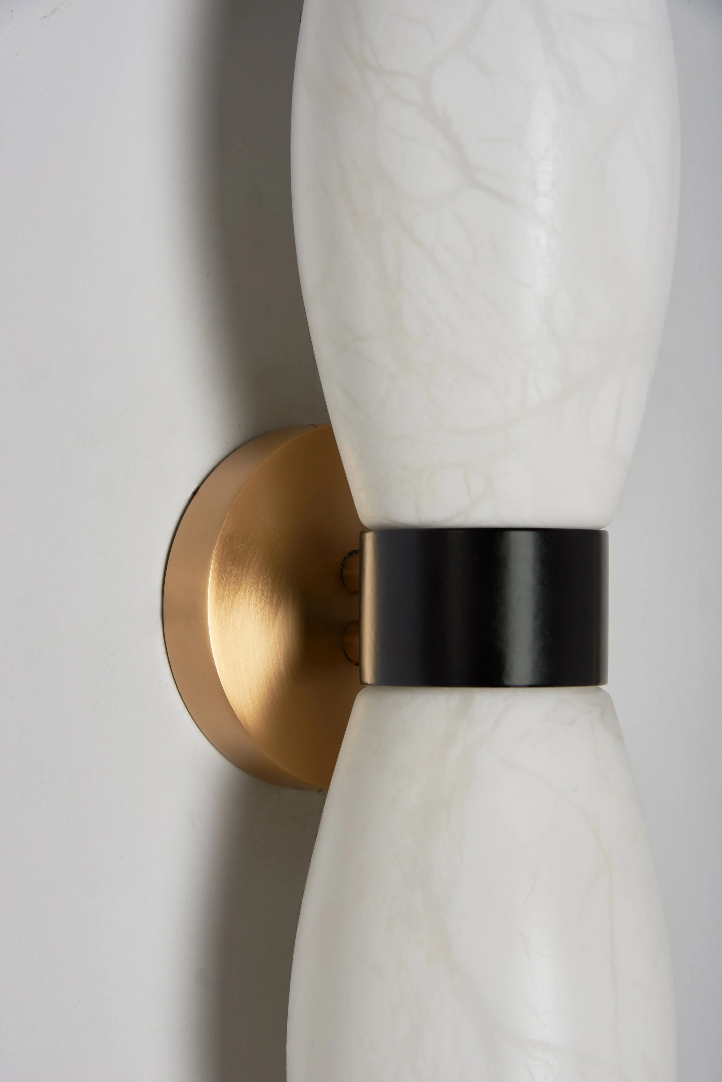 Matlight-wall-sconce-Demetra-alabaster-brass-04.jpg