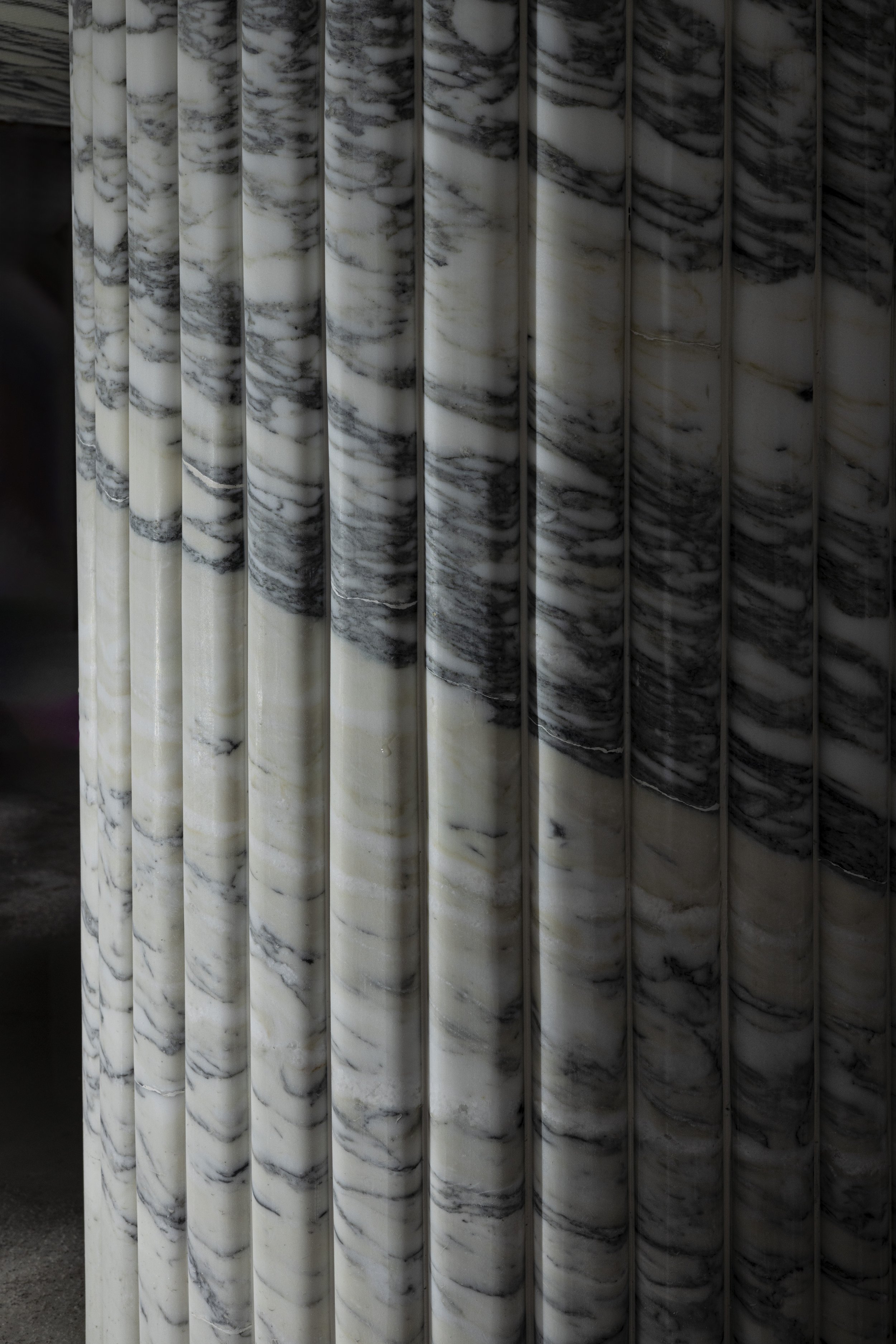 Nas Marble Dinig Table 3.JPG