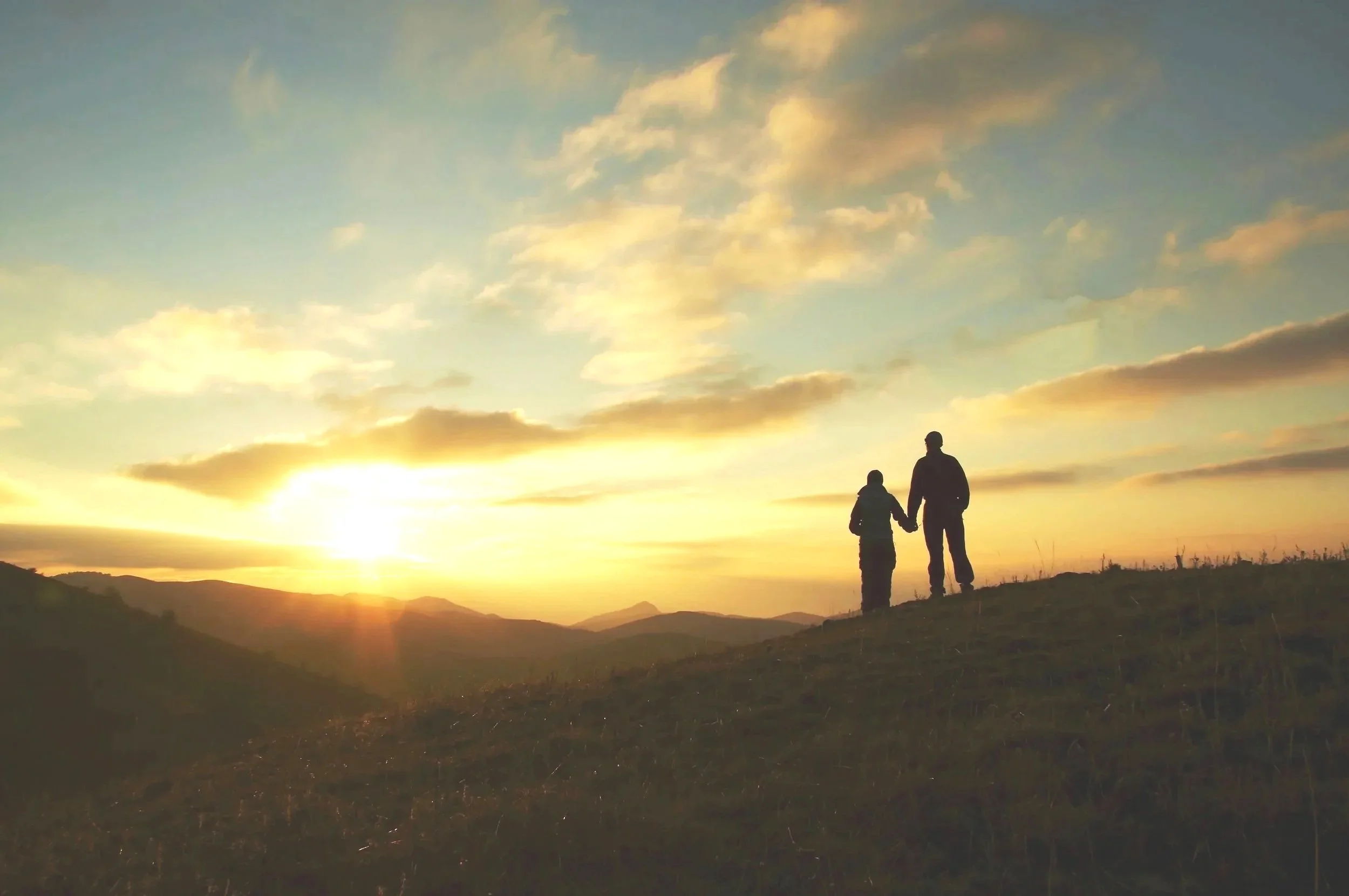 COLOURBOX4016578-hiking.jpg
