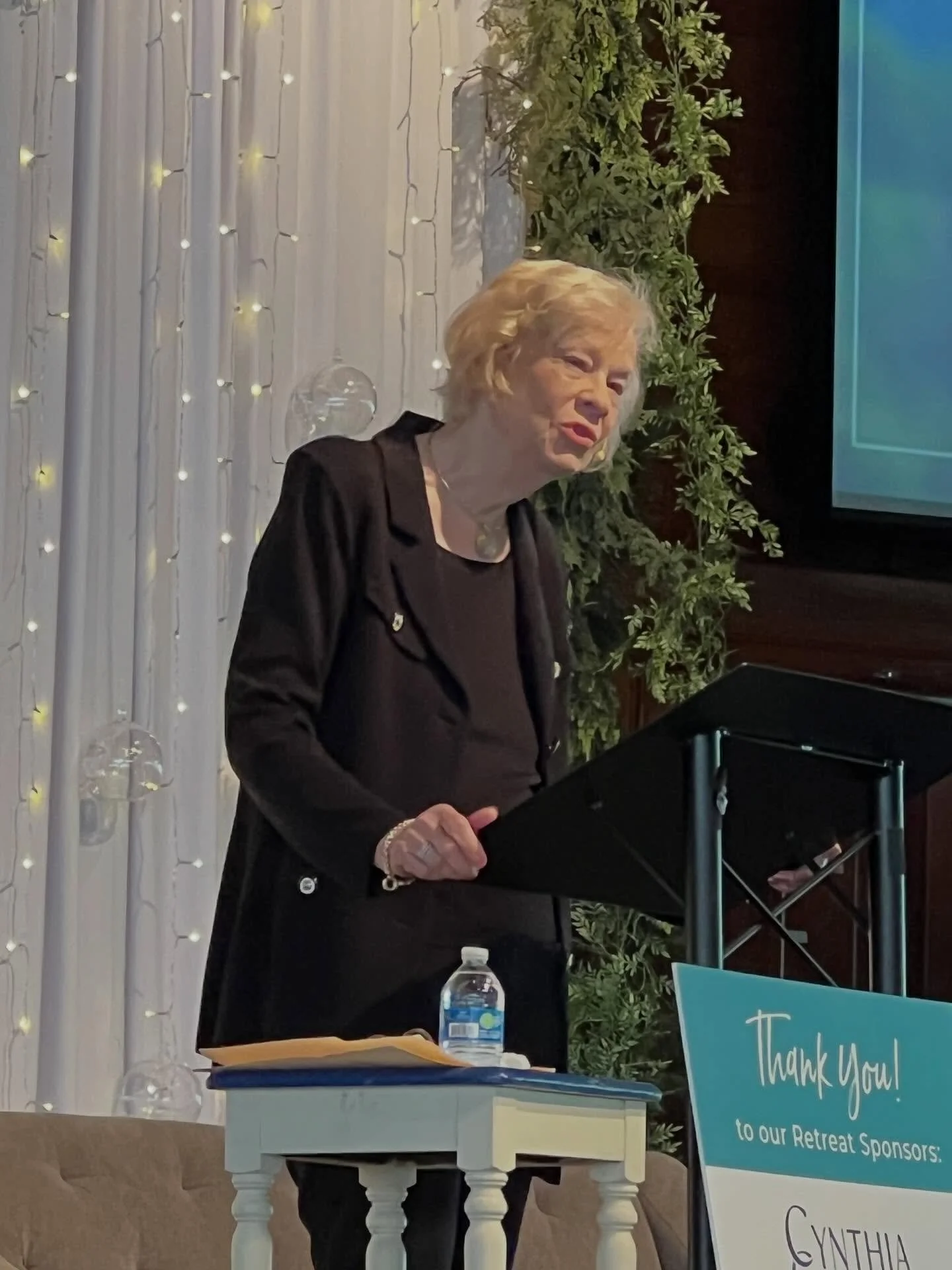 &ldquo;There is no woman in this room who is less than.&rdquo; @diane.langberg bringing such goodness at the @calledtopeaceministries retreat.

#raumahealing #embodiedhealing #abuserecovery