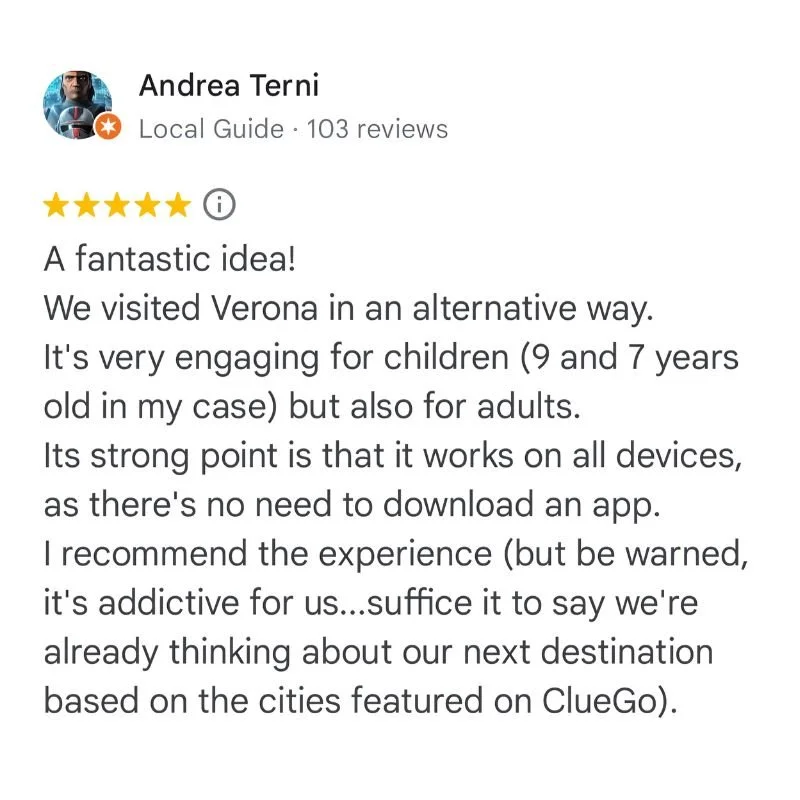 Review of a city tour in Ferrara, Italy, mentioning discovering city corners, hints and a special visit, written in Italian.