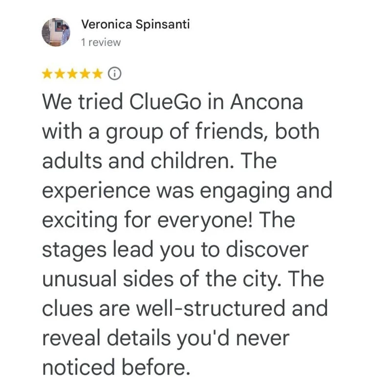 Screenshot of a review in Italian from Linda Bergamini, rating five stars, about a city visit, mentioning discovering new places and sharing experiences with friends and family.