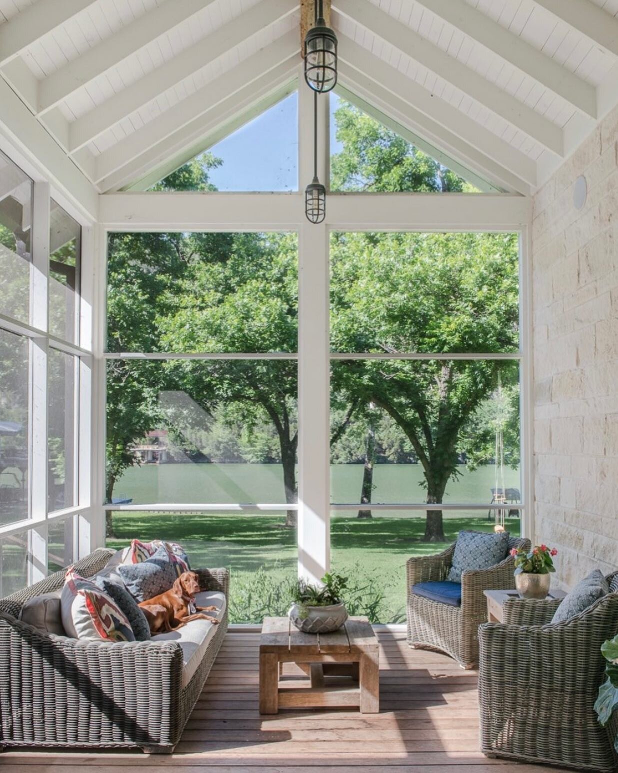 Hope you&rsquo;re relaxing on this Labor Day holiday! Here&rsquo;s a flashback to a beloved outdoor space on Lake Austin completed in 2015. 

Built by @kochconstruction 
Photo by @natalielacylange 

#edgewaterresidence
#sarahbullockmcintyrearchitect 