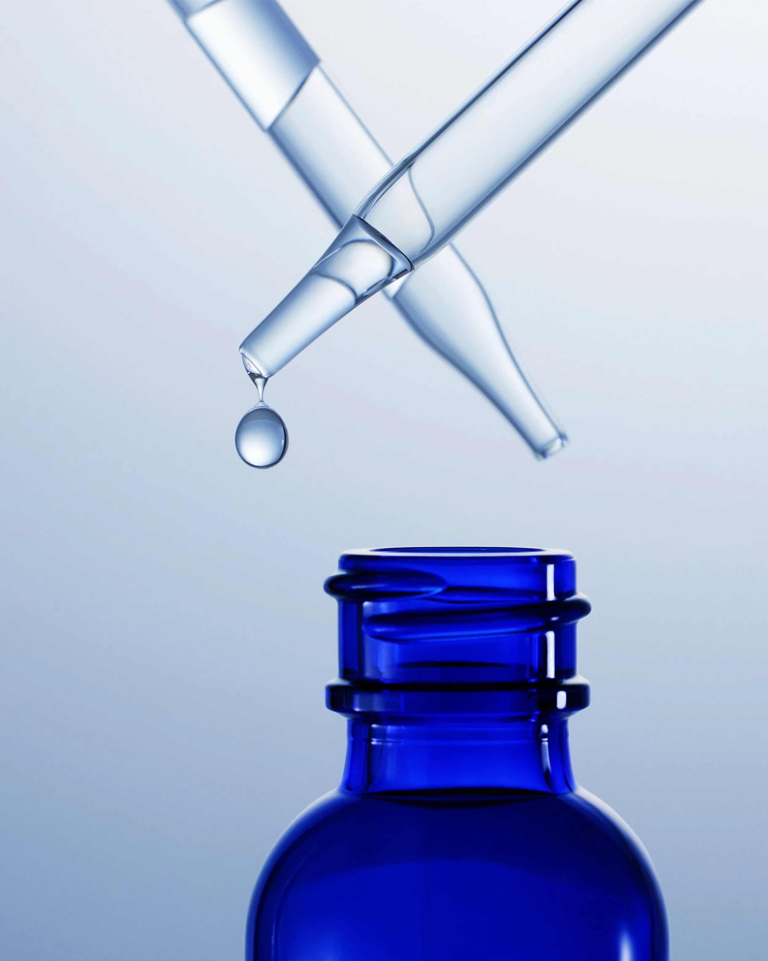 1101_ACTIVESERUM_30ml1oz_APPLICATION _646.jpg