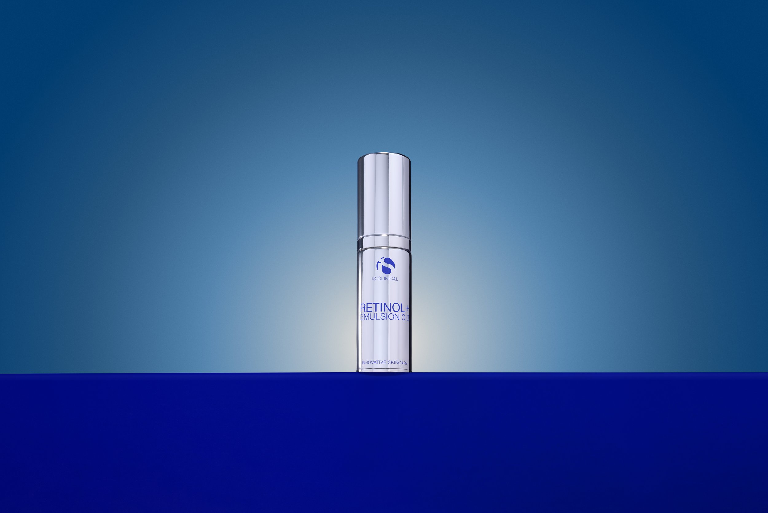 SET A_Retinol Duo Shot_203_HERO_2-8368x5584-4a13608.jpg