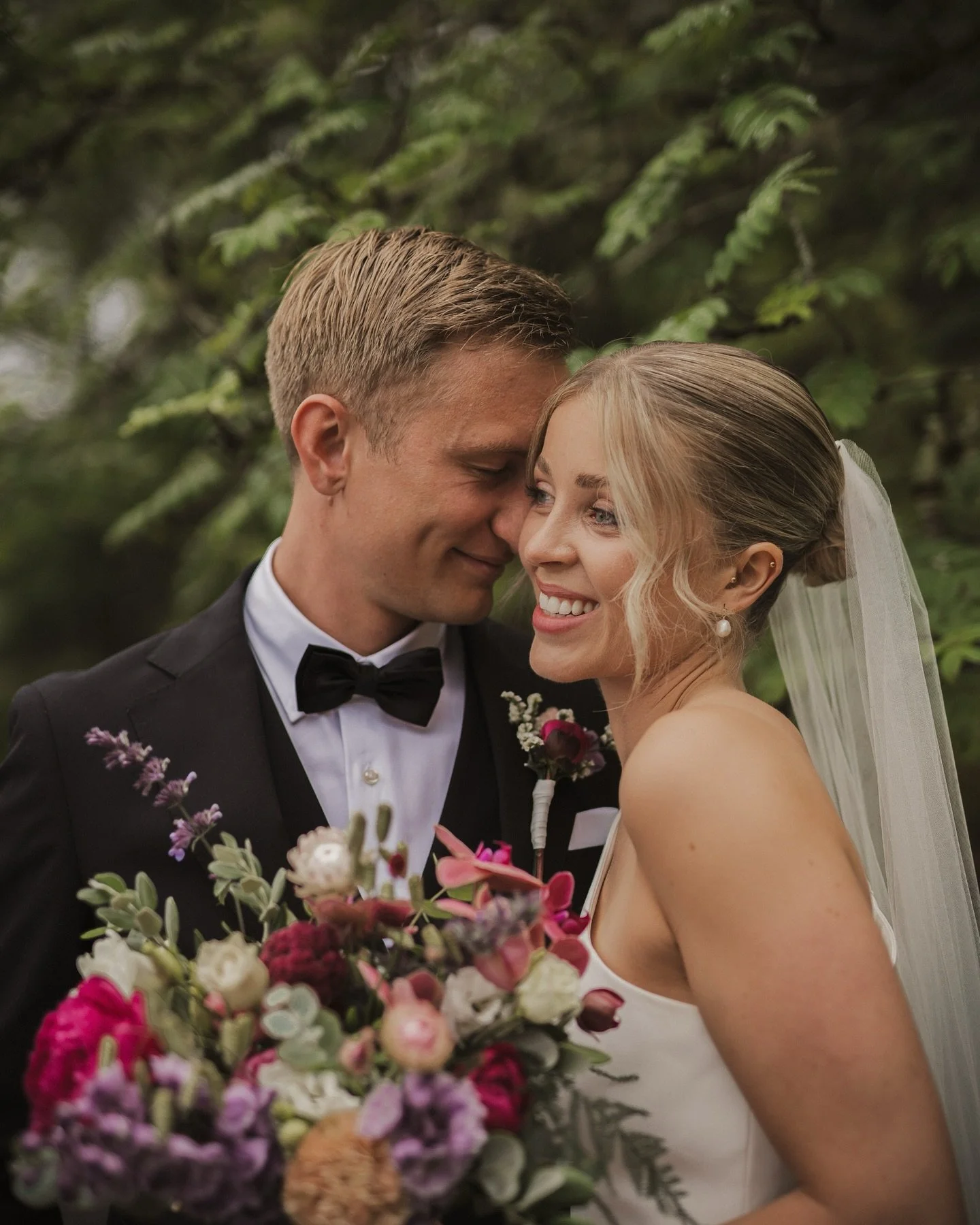Signe &amp; Steinar som giftet seg for en uke siden i dag😍

&bull;
&bull;
&bull;
&bull;
&bull;
#martavistefoto #allyouneedislove #bryllup #wedding #weddingday #weddingphotography #weddingnorway #belovedstories #belovedweddingstories #hjertelys #bryl