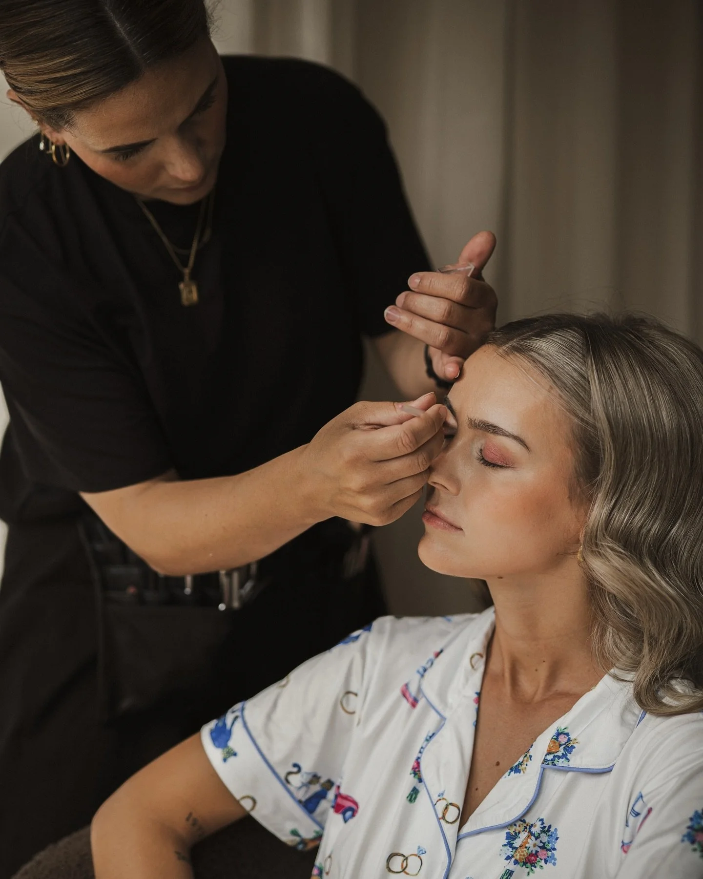 Litt fra forberedelsene i forrige bryllup😍 

&bull;
&bull;
&bull;
&bull;
&bull;
#martavistefoto #allyouneedislove #bryllup #wedding #weddingday #weddingphotography #weddingnorway #belovedstories #belovedweddingstories #hjertelys #bryllupsfotograf #f