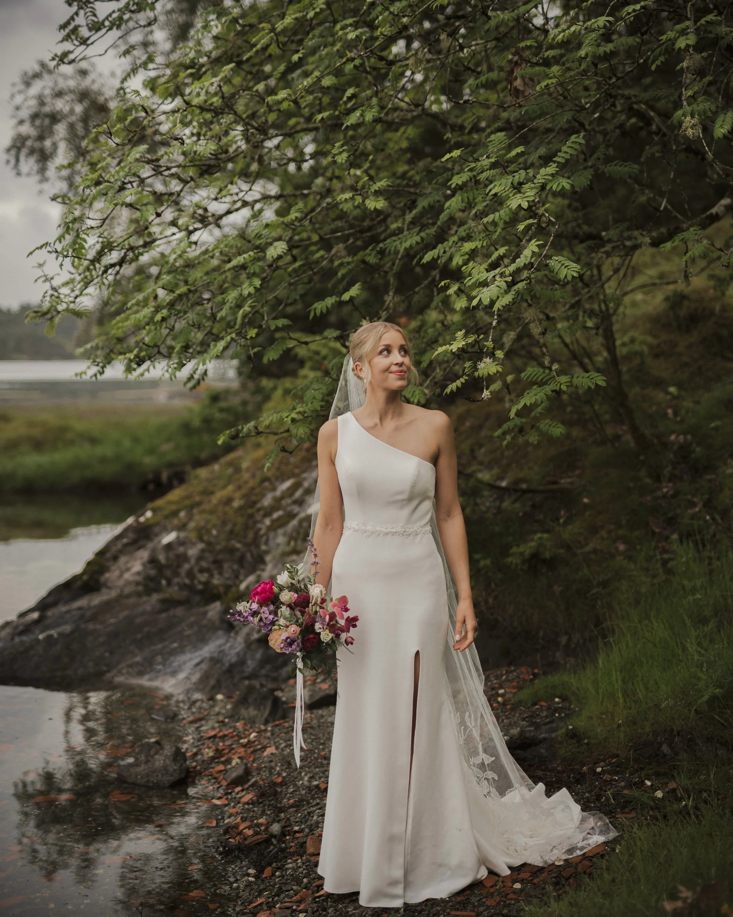 Denne dagen blir bare ikke glemt. For en dr&oslash;mmedag, med et dr&oslash;mmepar😍

#couplegoals #weddingday #rogalandfotograf #fotograf