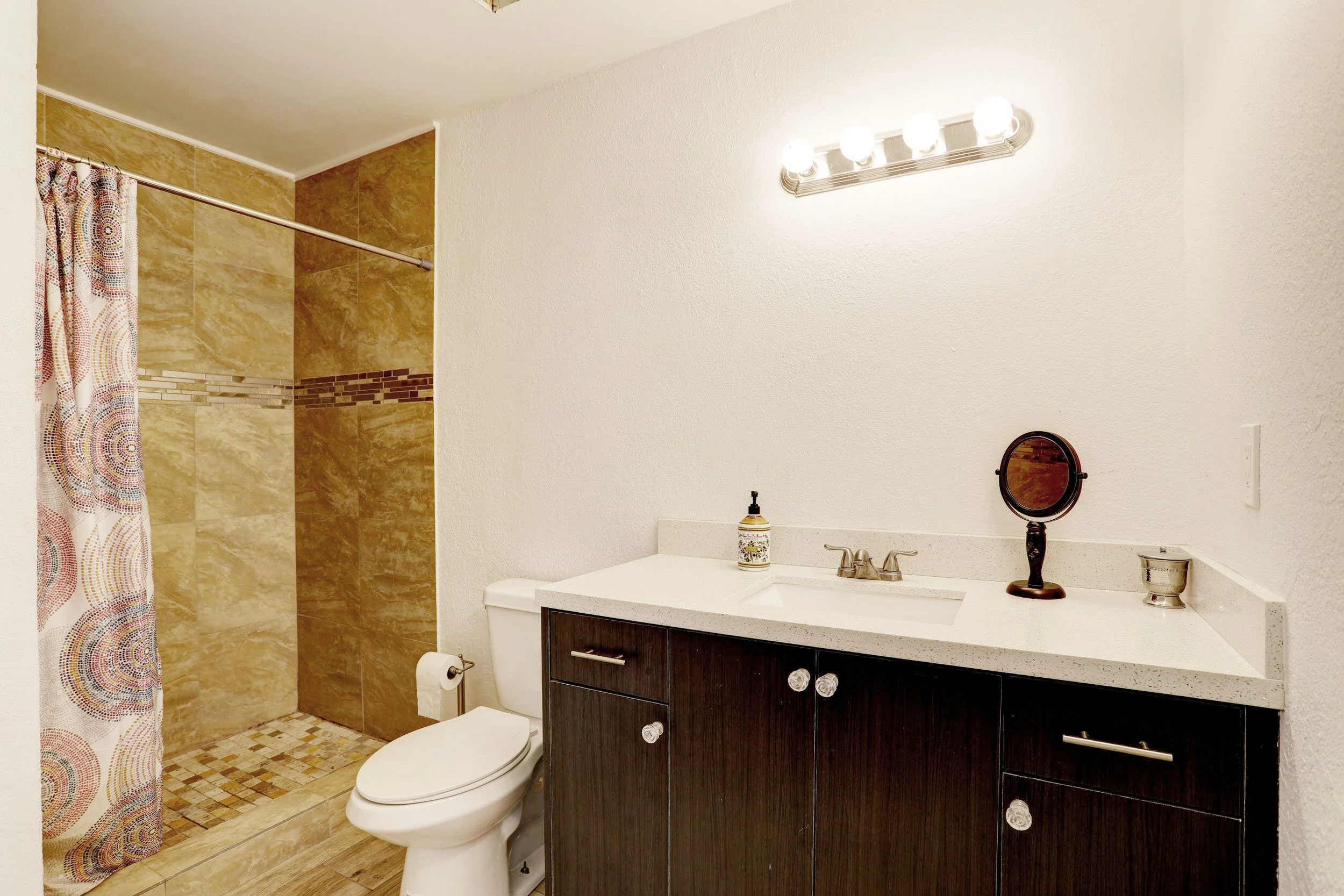 33-Master Bathroom.jpg