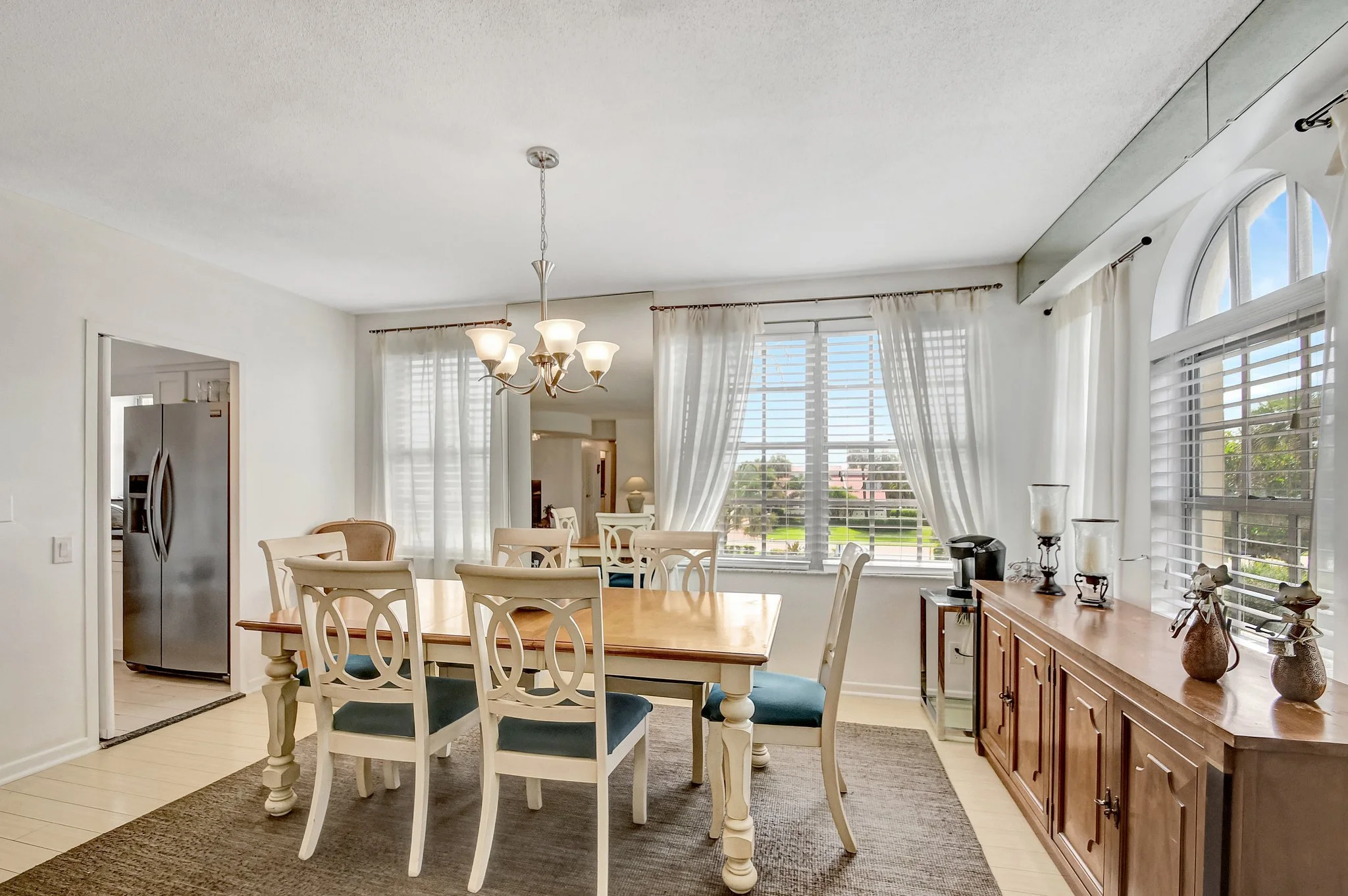 12-Palm Beach-La Bonne Vie-Dining room.jpg