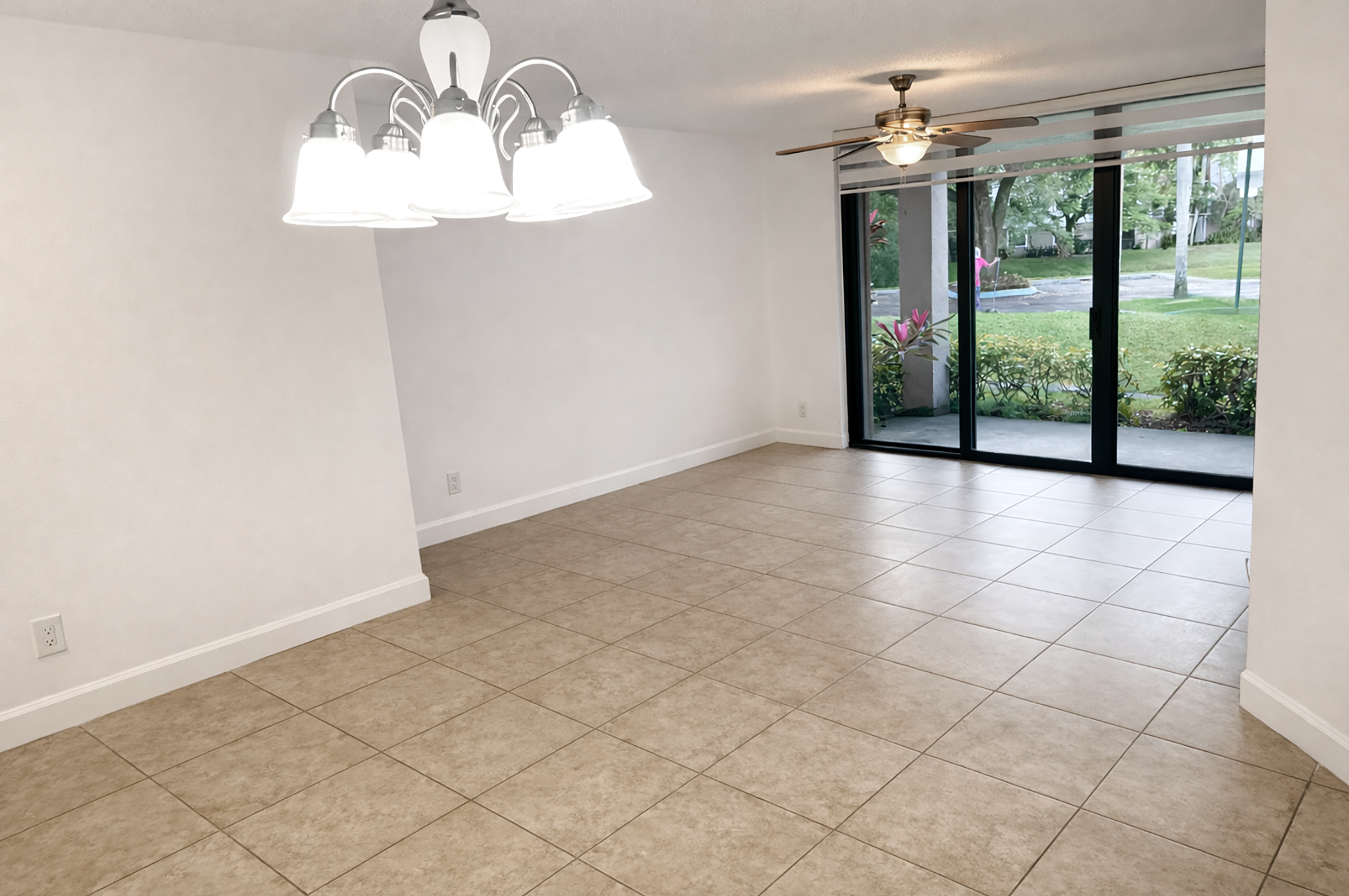 4-Spaceous living room and dining room.png