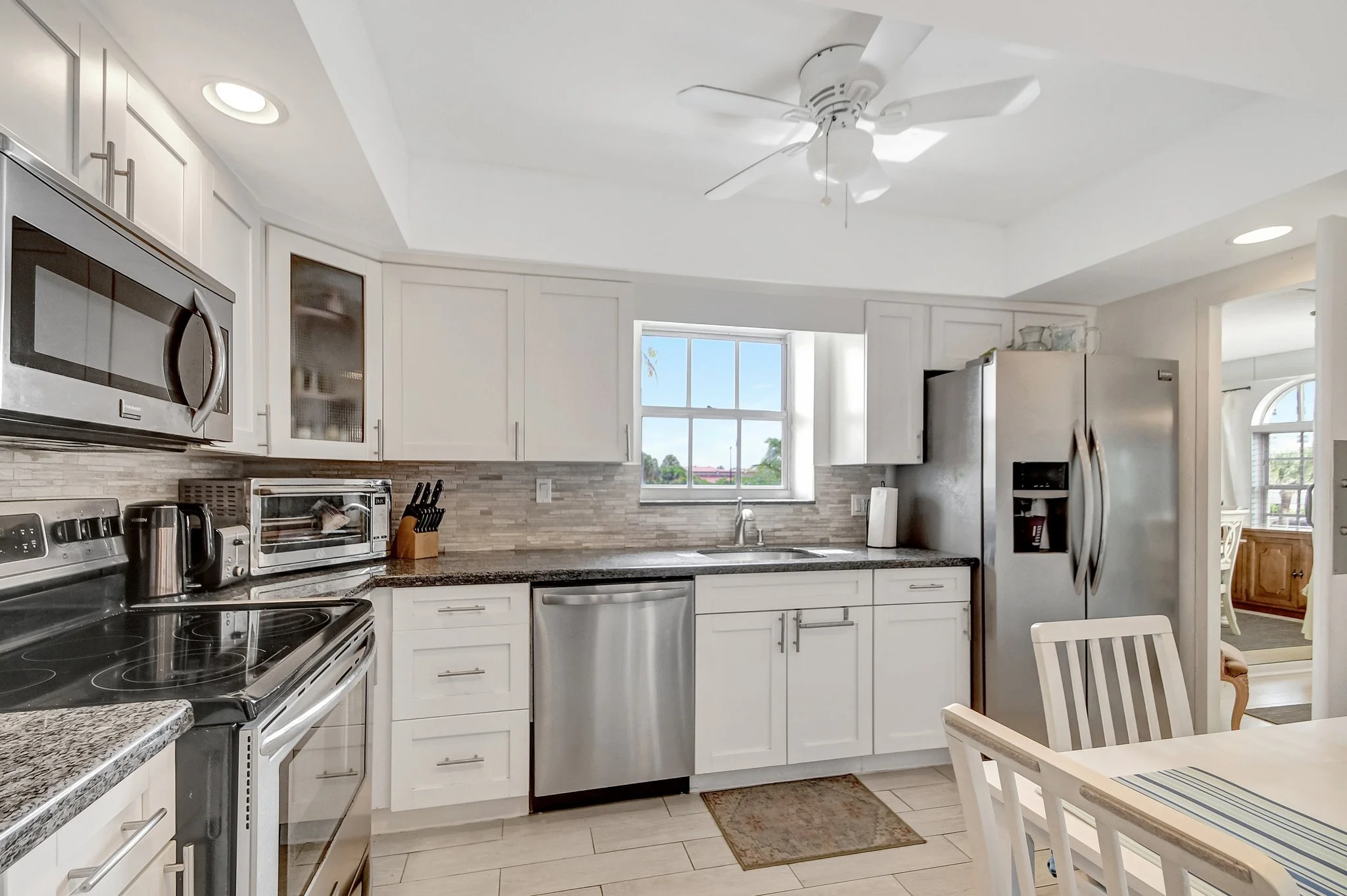 24-Palm Beach-La Bonne Vie-Kitchen.jpg