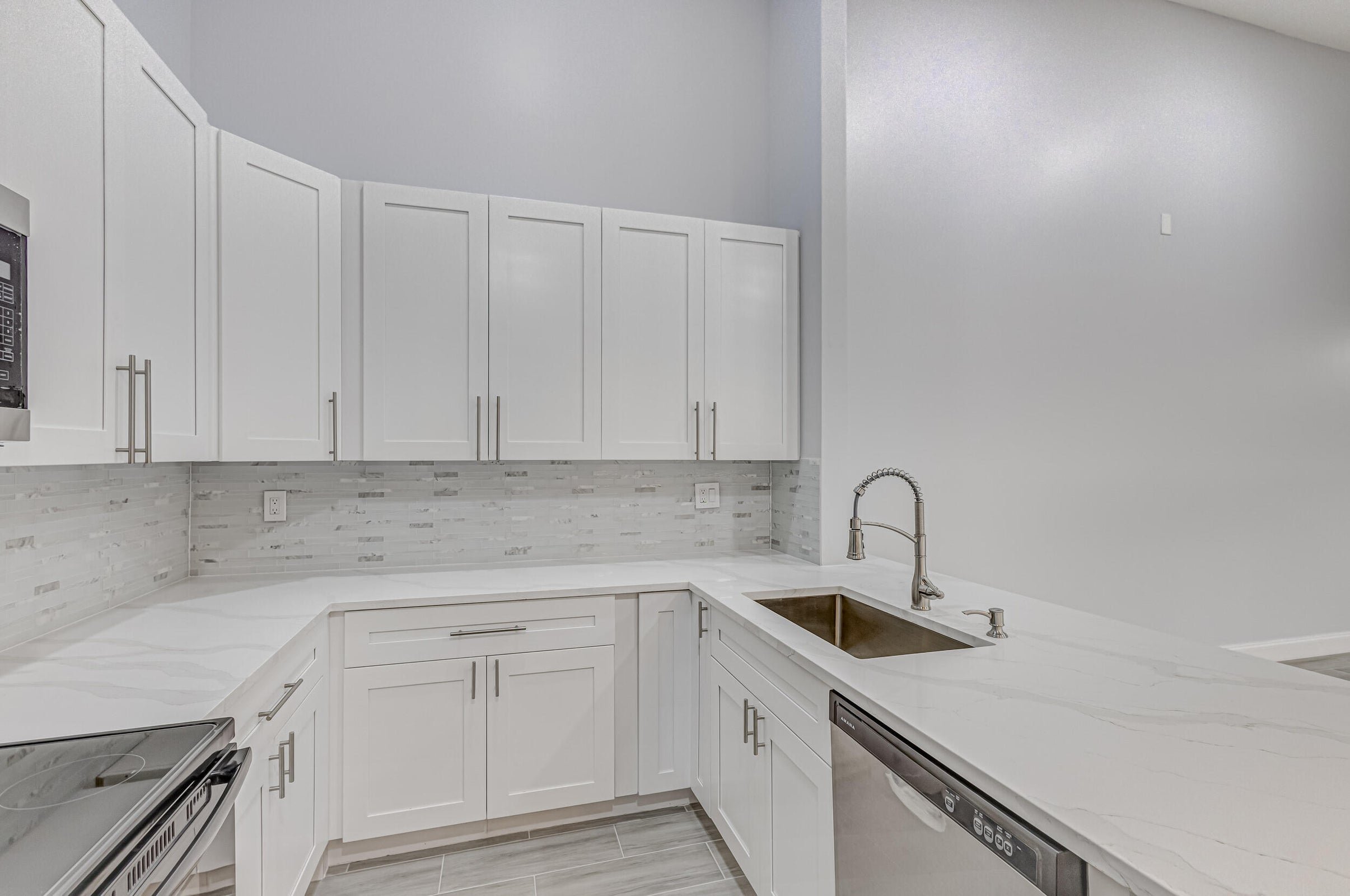 9-Kitchen.jpg