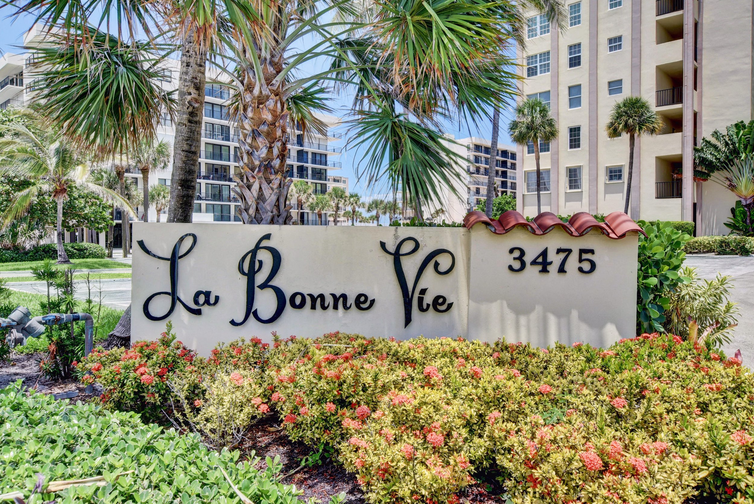 1-Palm Beach-La Bonne Vie Condo Entrance Sign.jpg