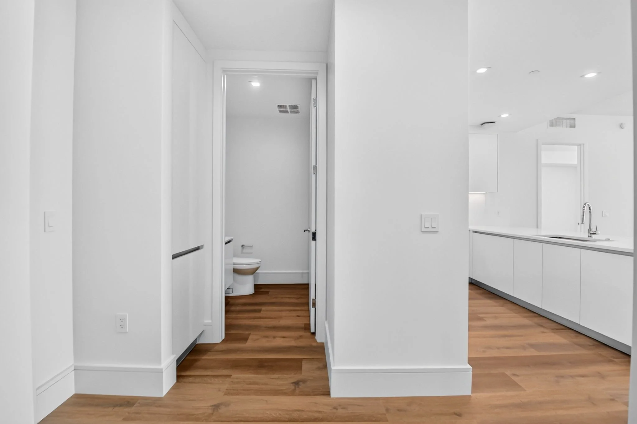 60-Guest Bathroom-220 Lake Shore Dr 1511.jpg