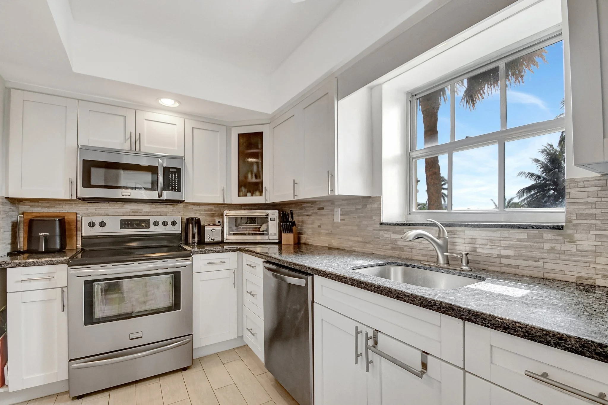 23-Palm Beach-La Bonne Vie-Kitchen view.jpg