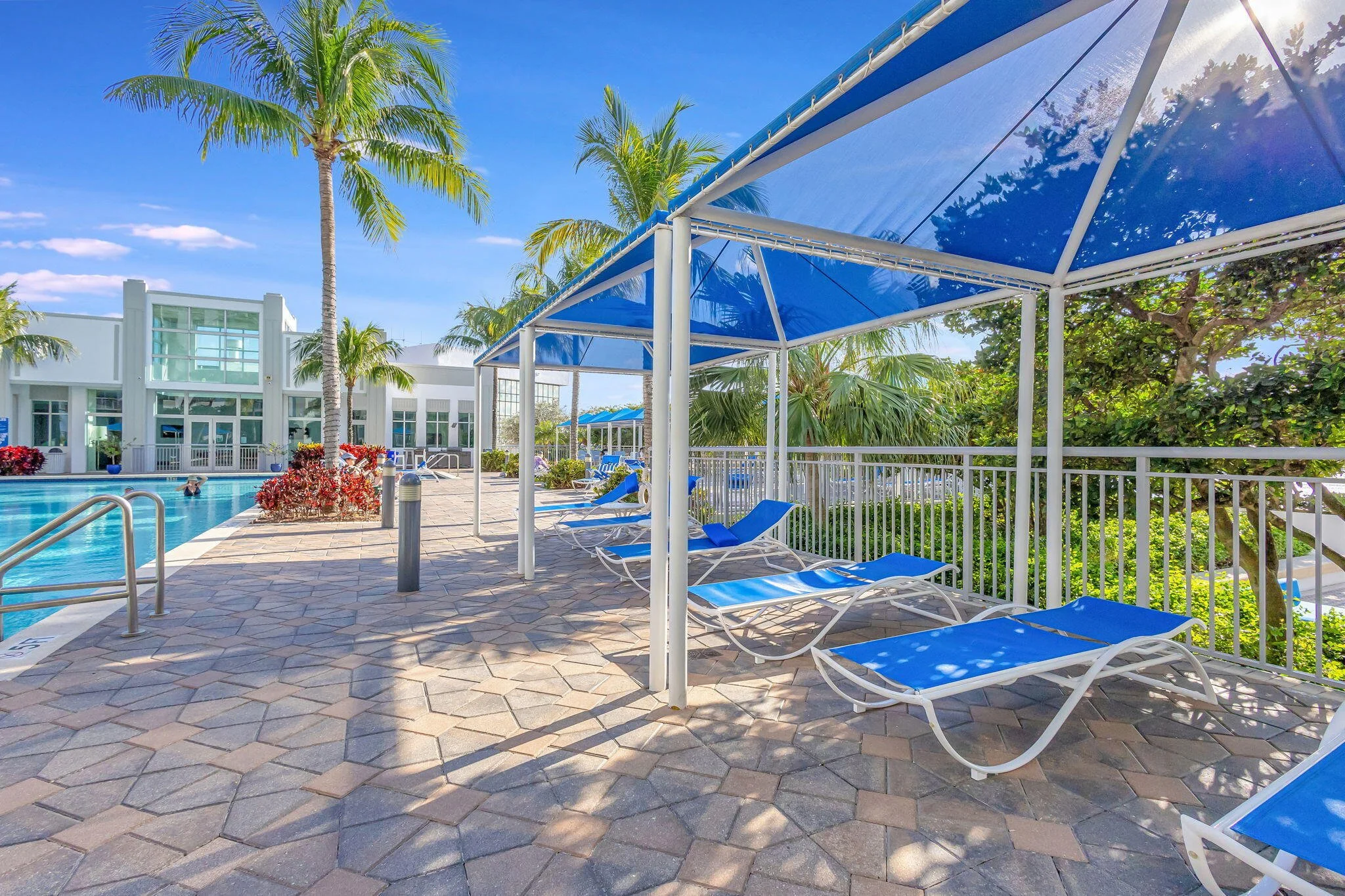 31-Pool waterfront Condo West Palm Beach.jpg