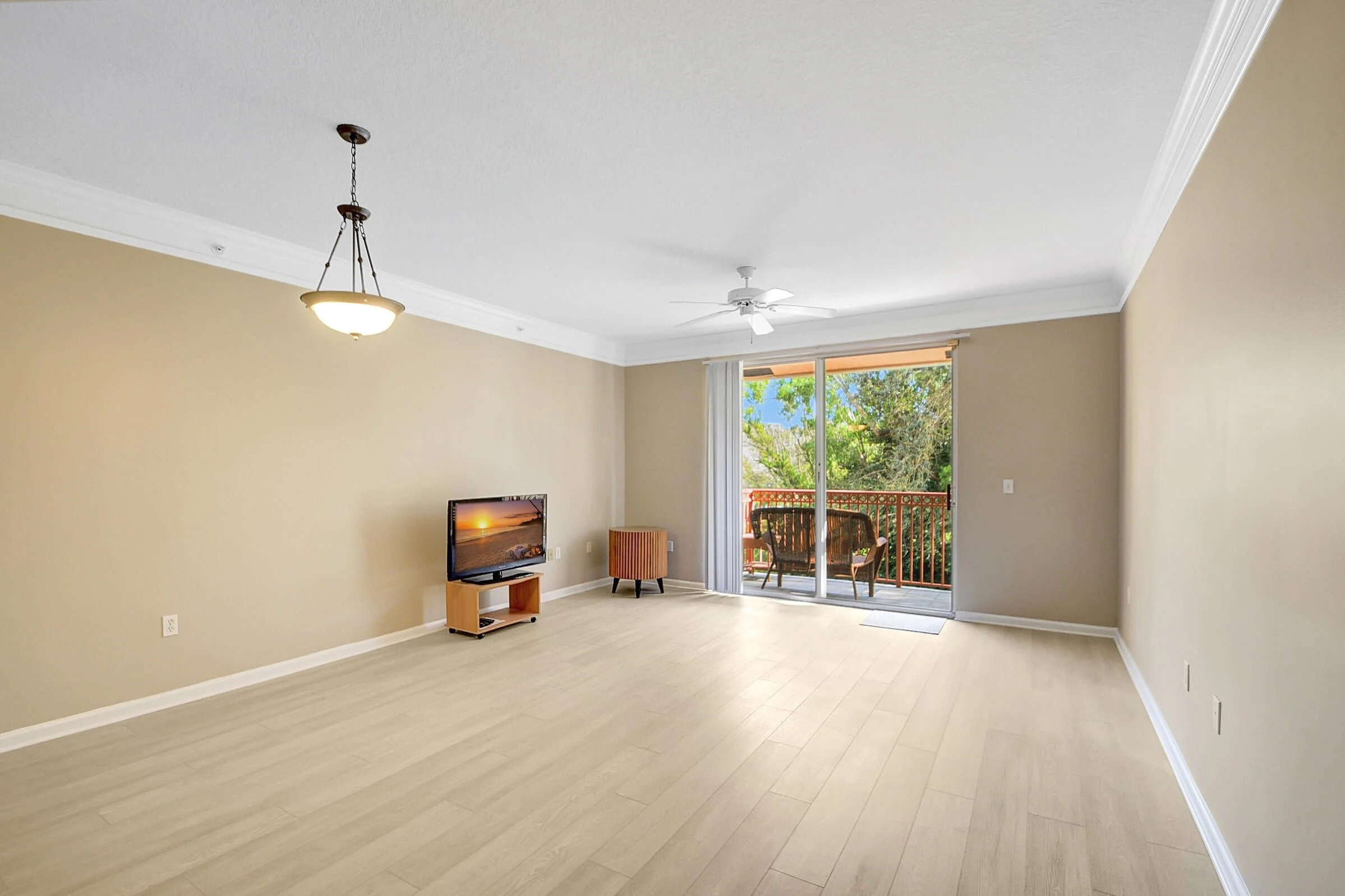 3-Living Area.jpg