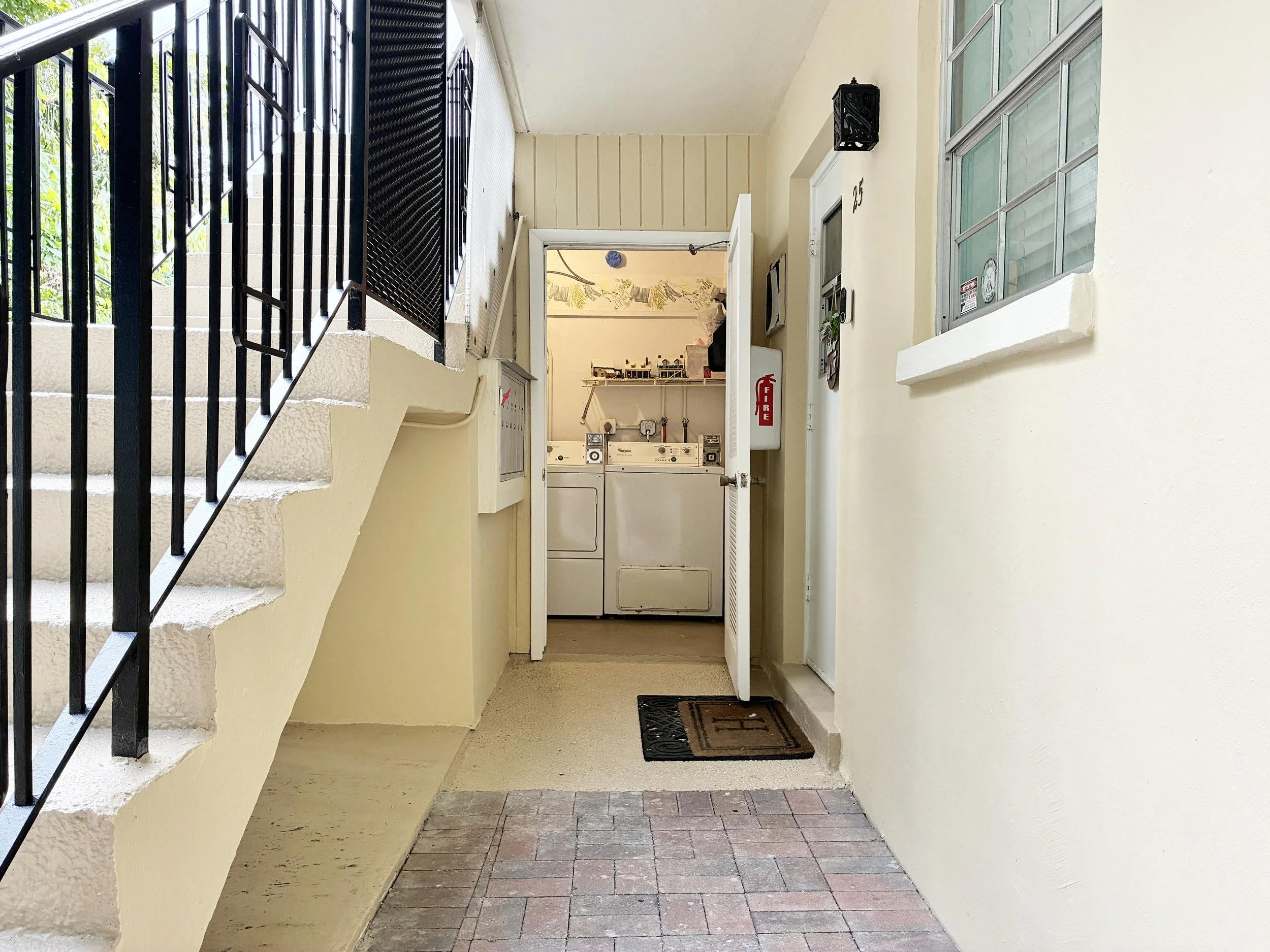 87-Building Laundry Room.jpeg