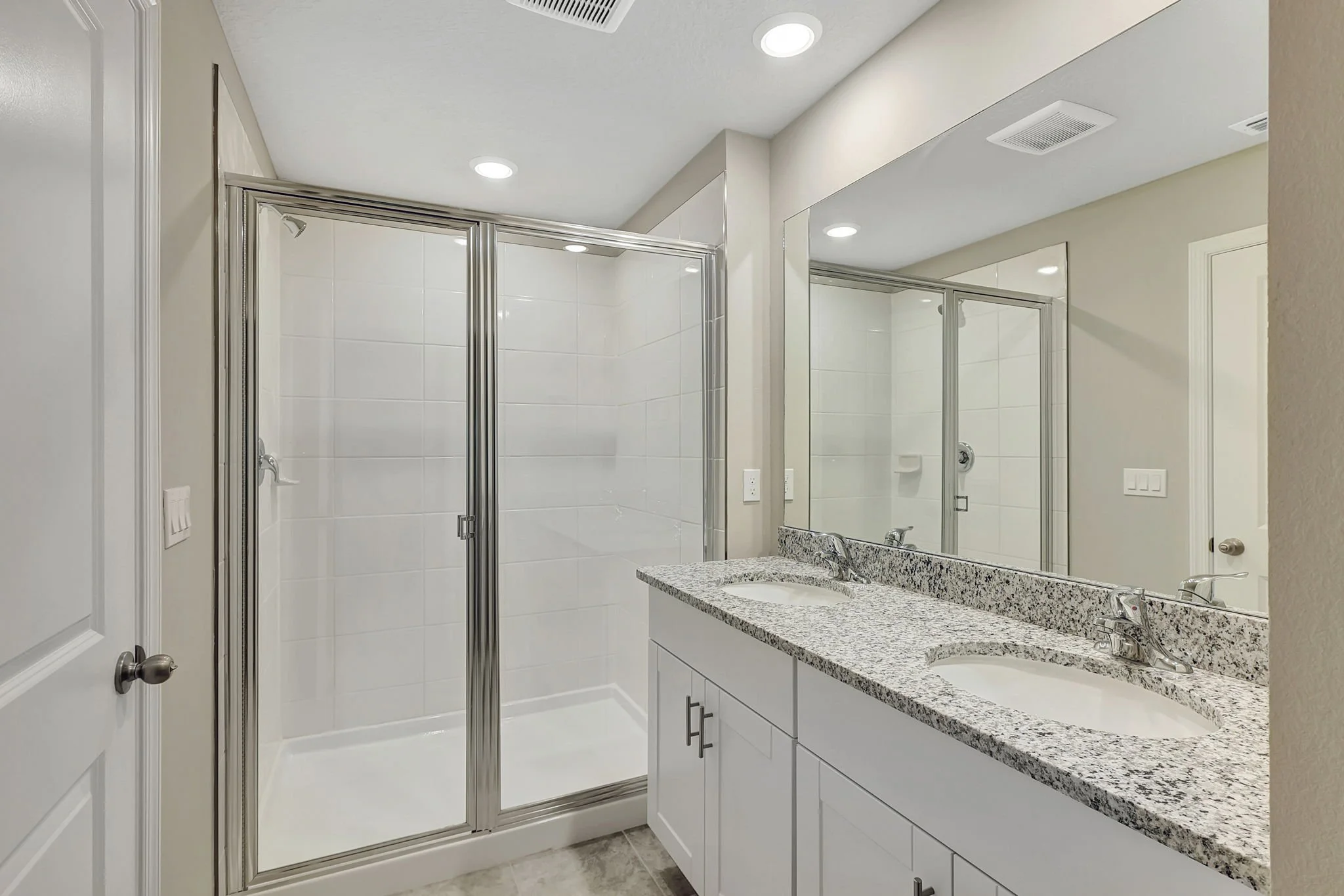 25-Master Bathroom.jpg