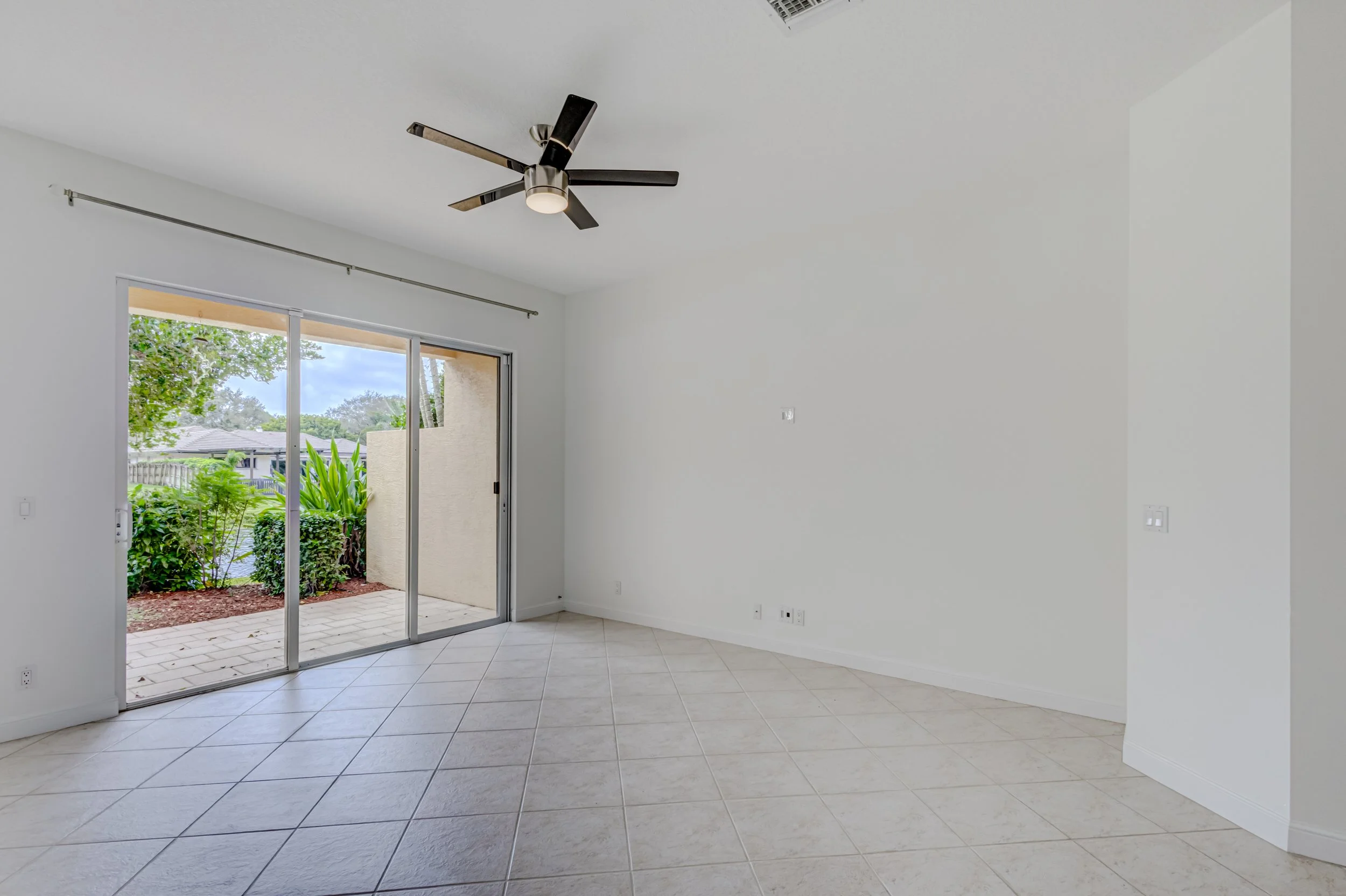9-Living room.jpg