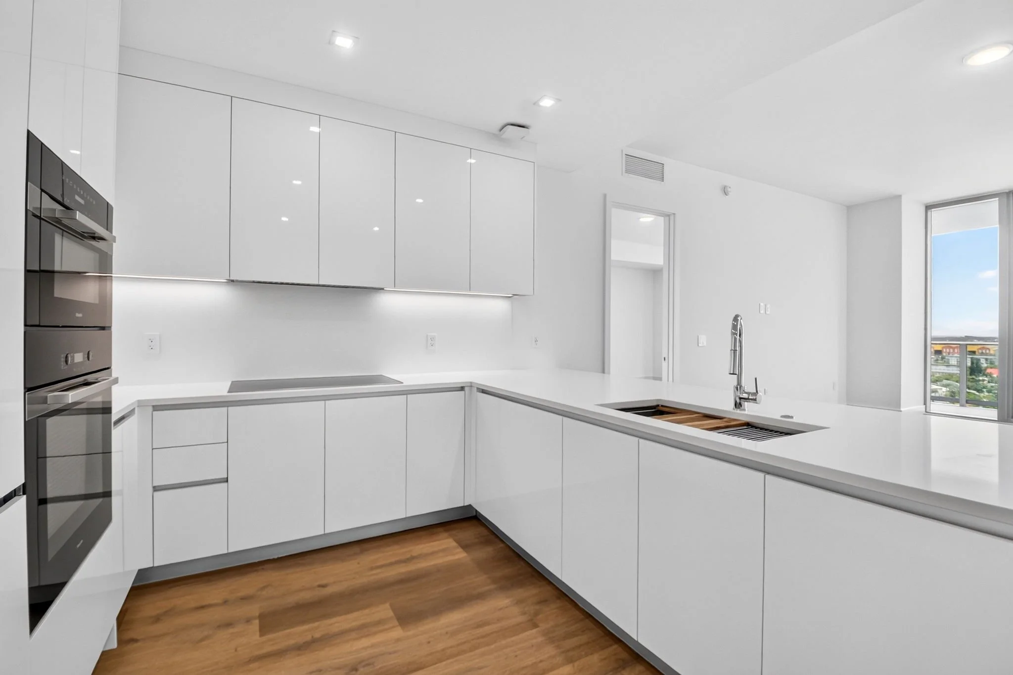 53-Kitchen-220 Lake Shore Dr 1511.jpg