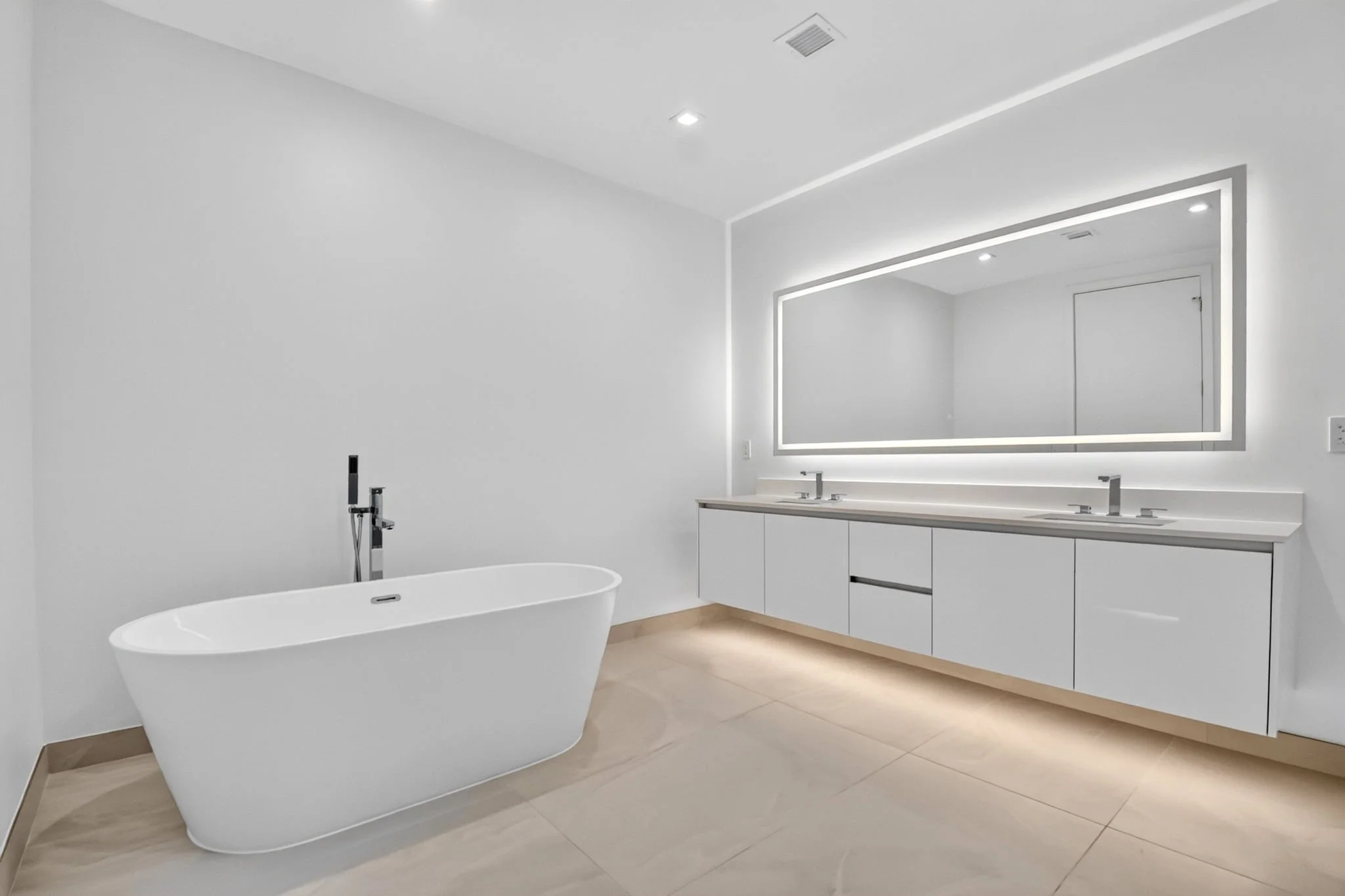 75-Master Bathroom-220 Lake Shore Dr 1511.jpg