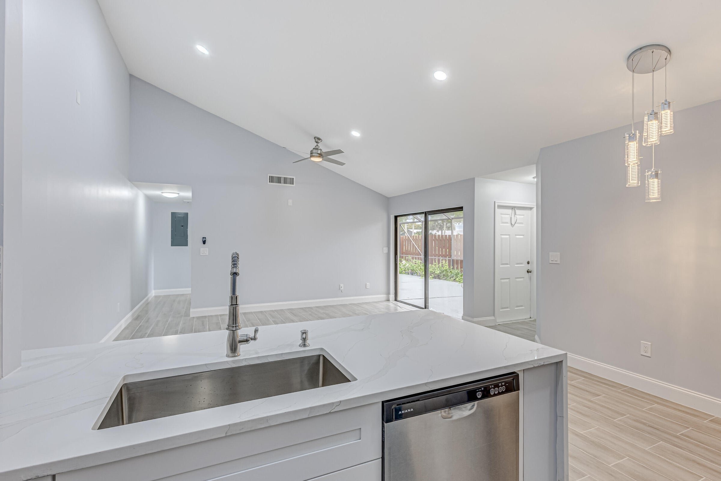 10-Kitchen.jpg