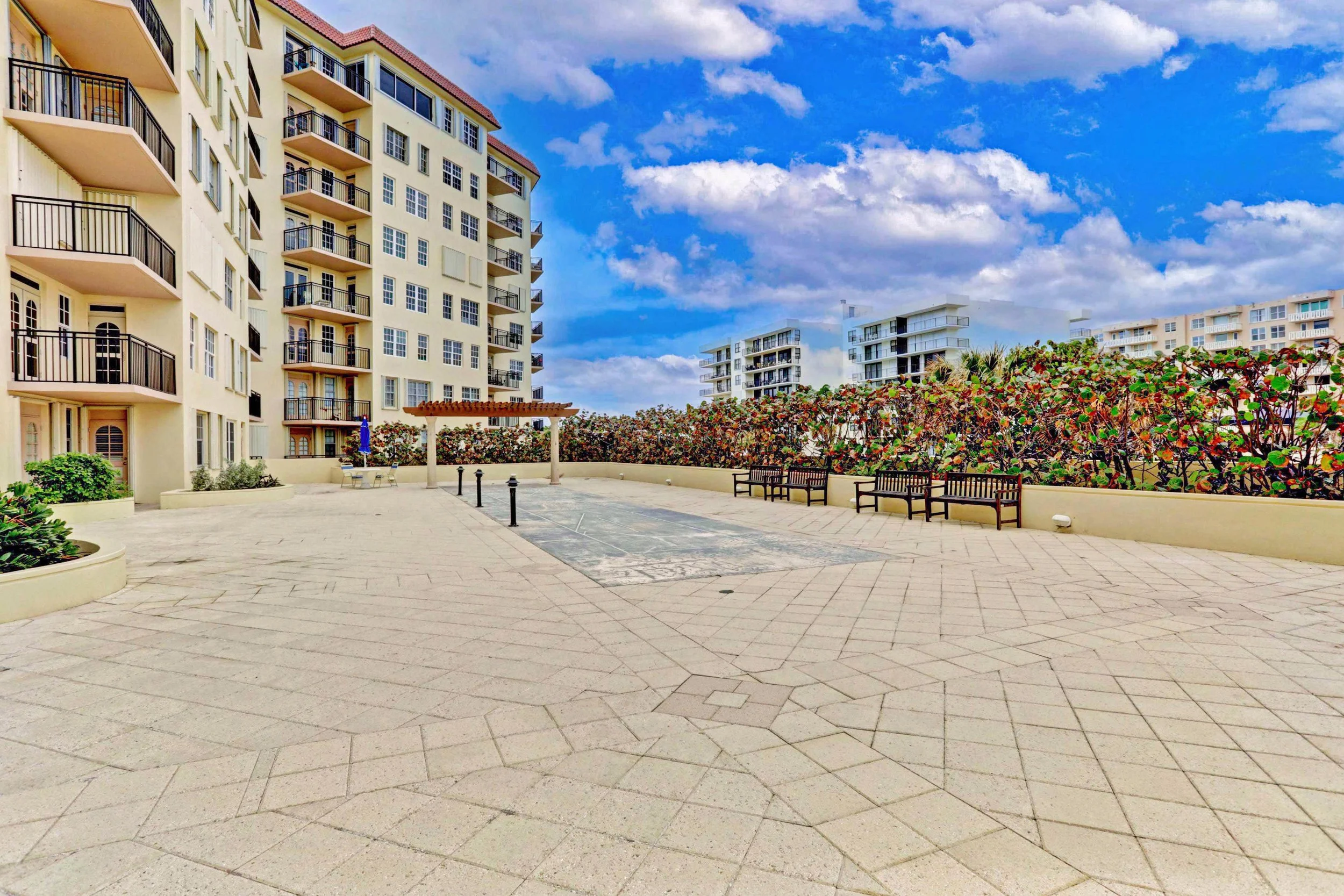 52-Luxury Seafront Luxury Condo.jpg