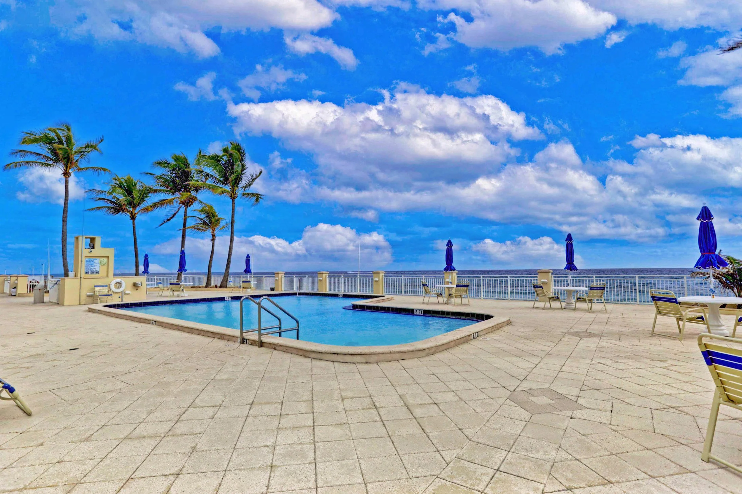 55-Comfortable Seasonal Waterfront Condo.jpg