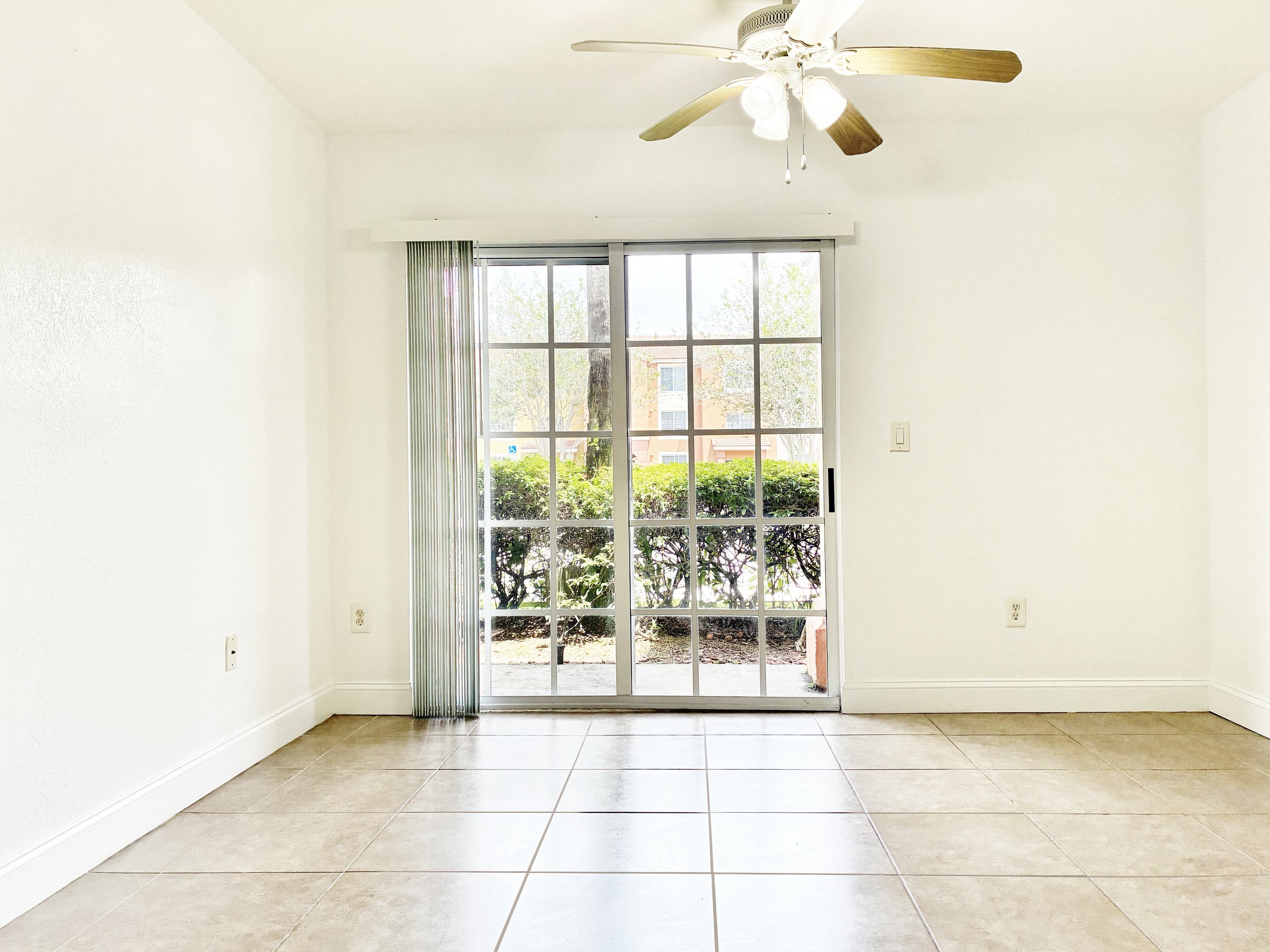 11-Living Room.jpeg