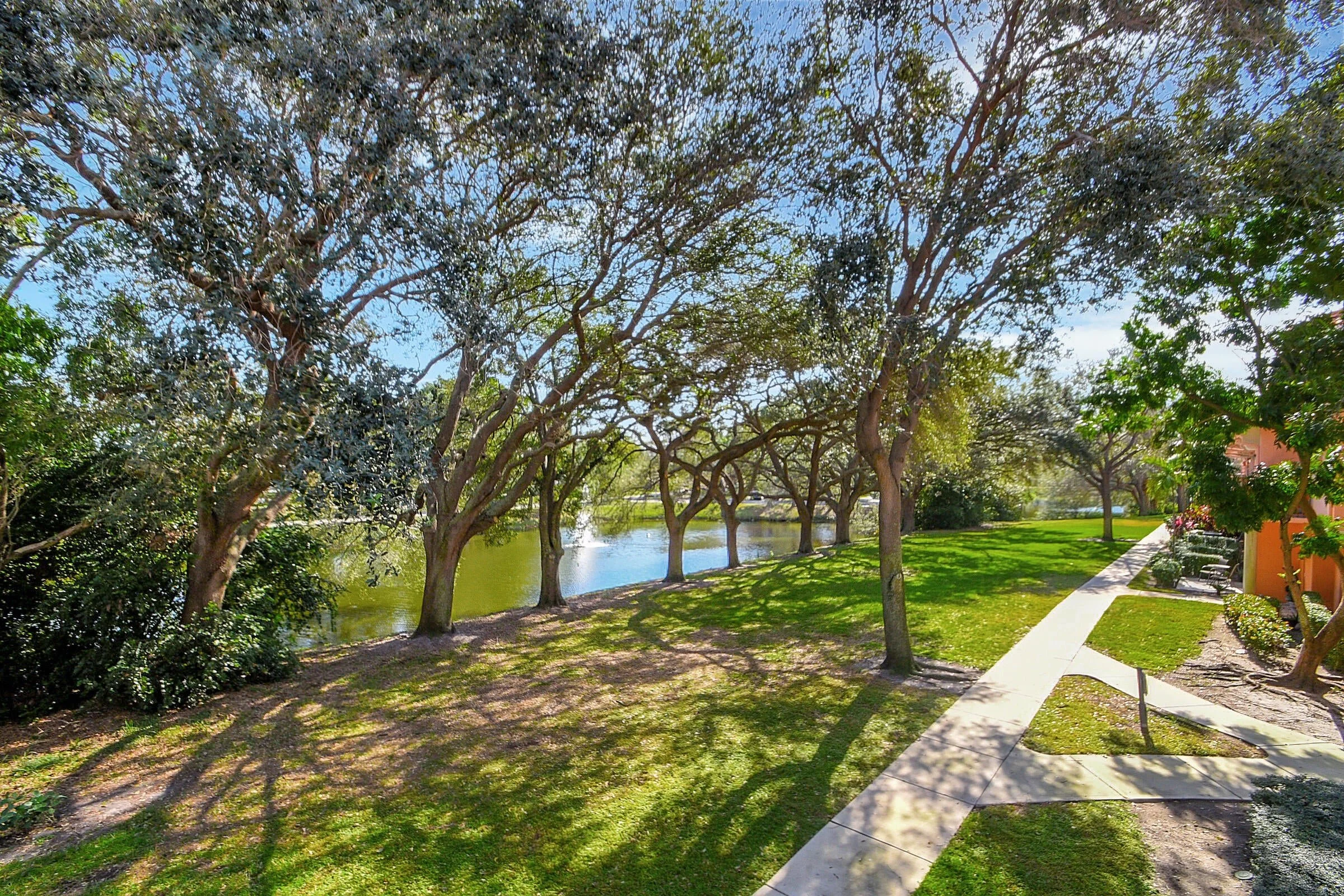 10-Lake Backyard.jpg