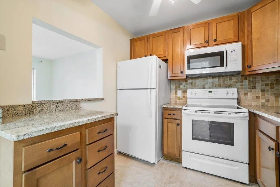 5-Kitchen.jpg
